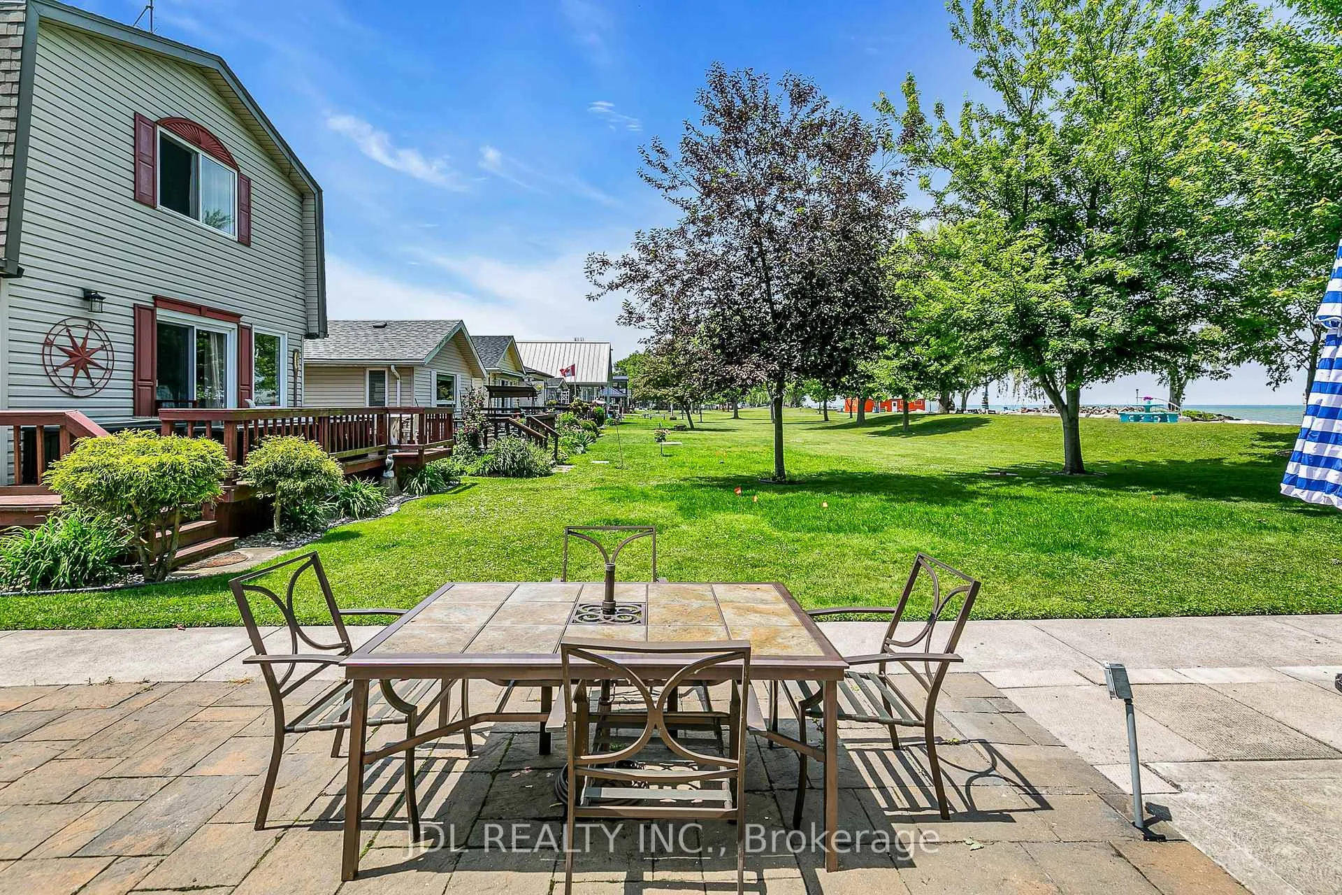Photo 4 of Unit 48, 1192 Shoreline Avenue, Lakeshore — HOMEH