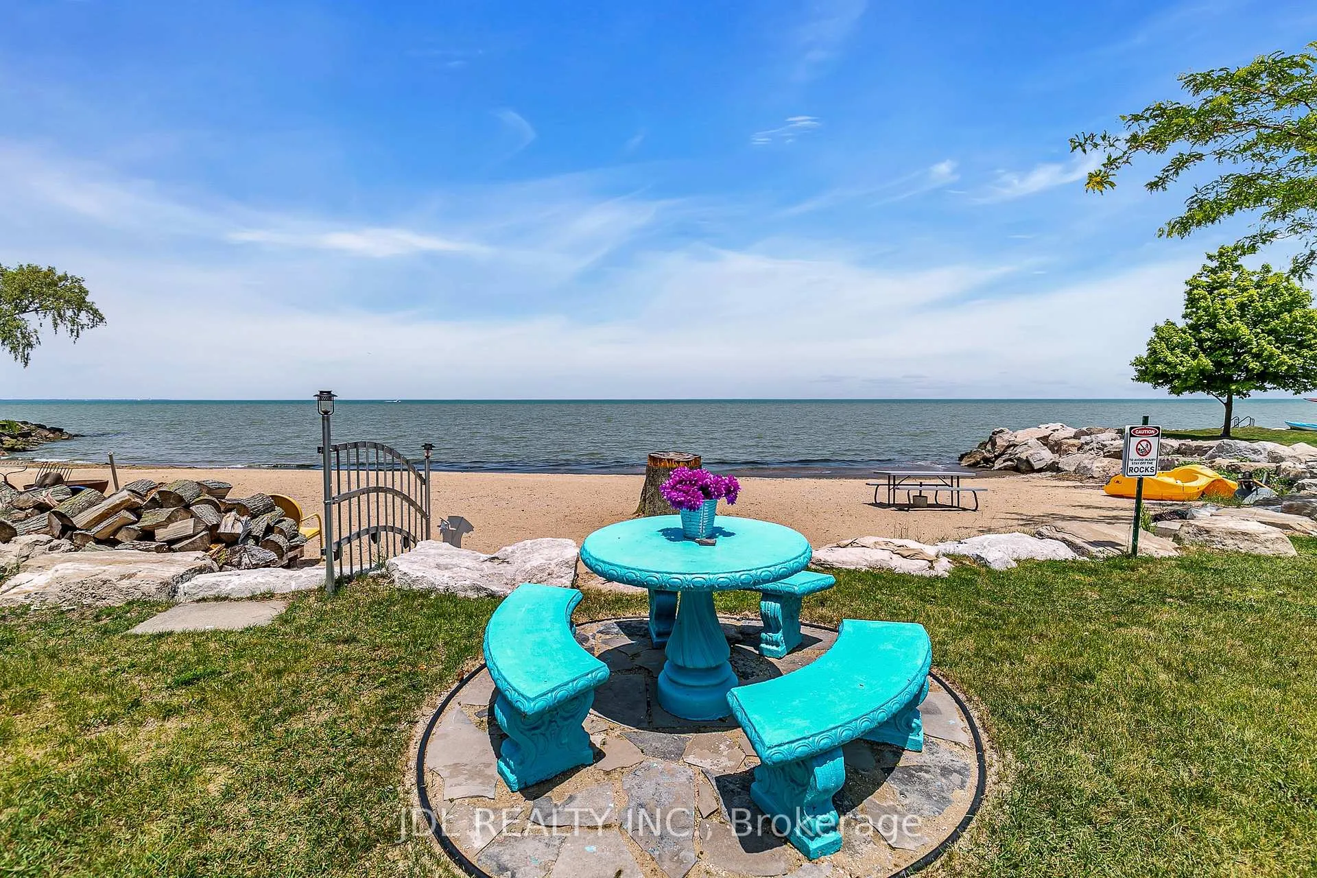 Photo 6 of Unit 48, 1192 Shoreline Avenue, Lakeshore — HOMEH