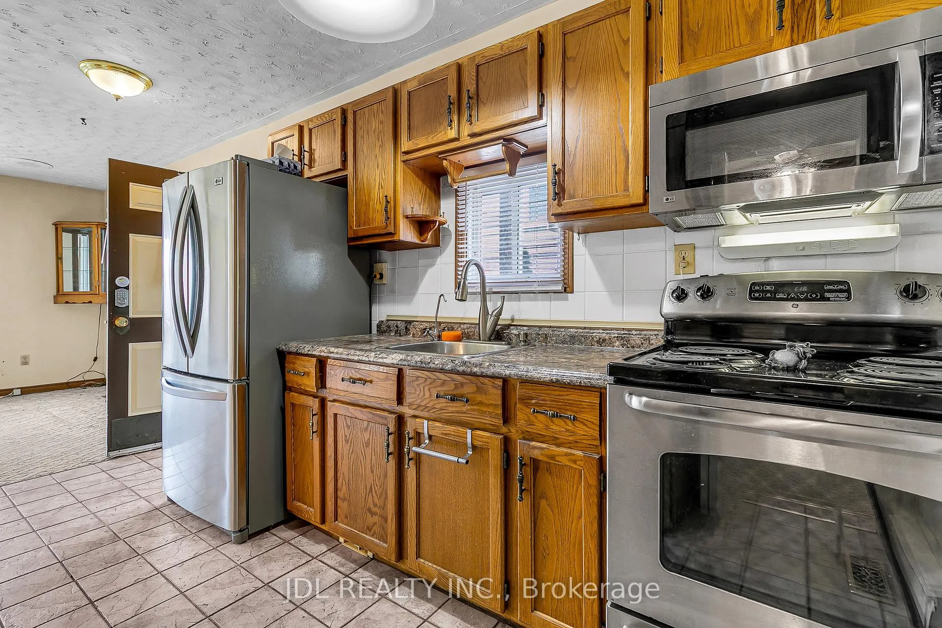 Photo 14 of Unit 48, 1192 Shoreline Avenue, Lakeshore — HOMEH