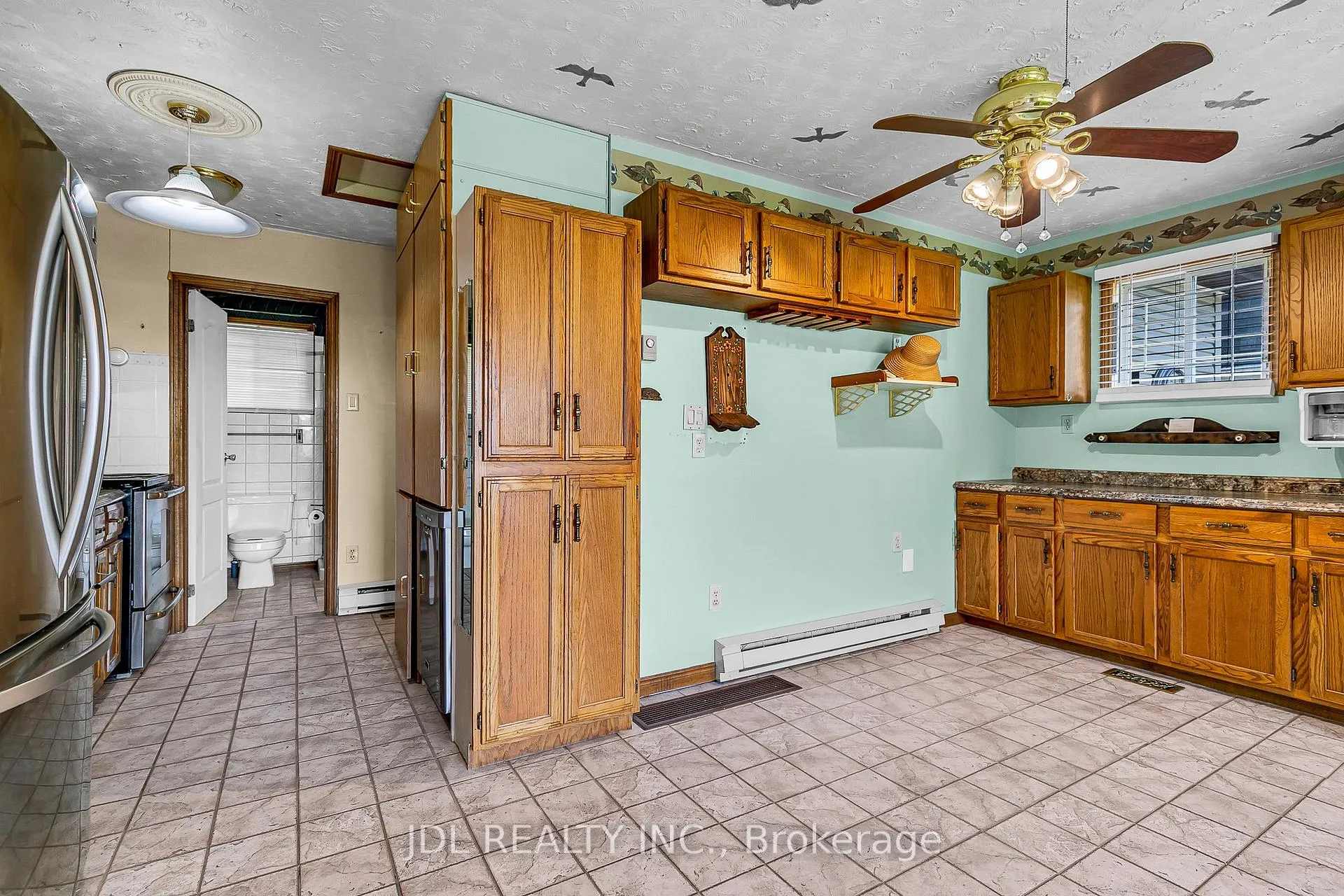 Photo 15 of Unit 48, 1192 Shoreline Avenue, Lakeshore — HOMEH