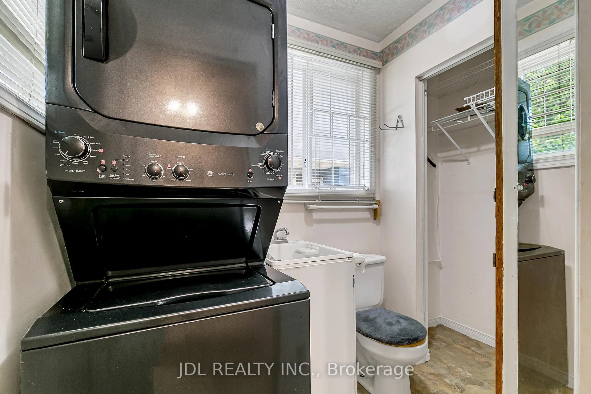 Photo 18 of Unit 48, 1192 Shoreline Avenue, Lakeshore — HOMEH