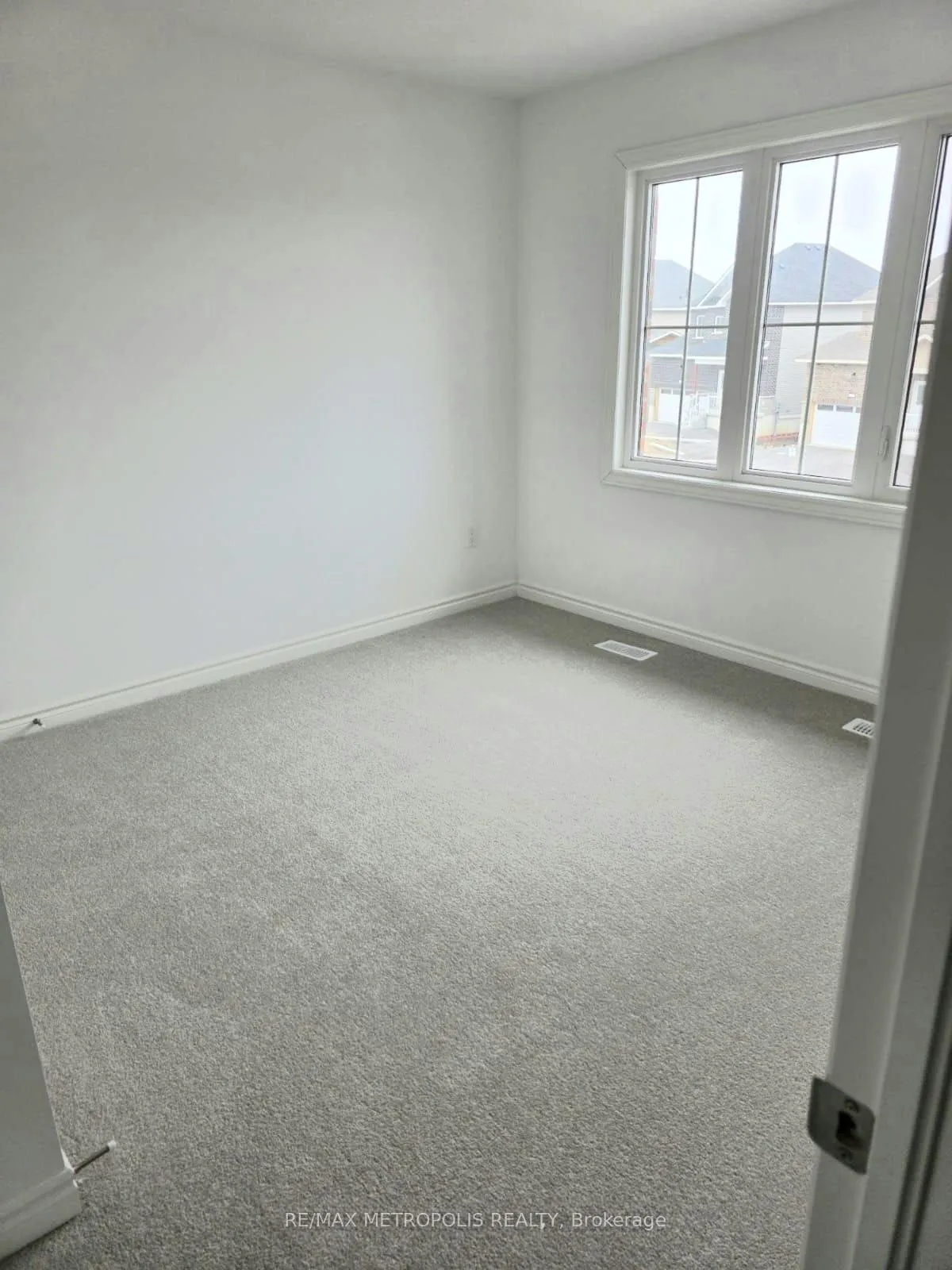 Photo 16 of 18 Bradden Crescent, Belleville, Belleville Ward — HOMEH