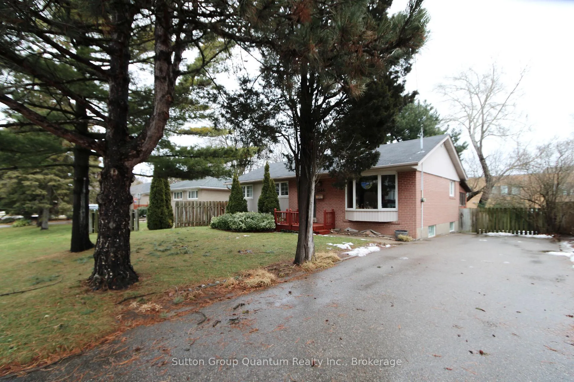 Photo 2 of 1244 Bridge Road, Oakville, West — HOMEH