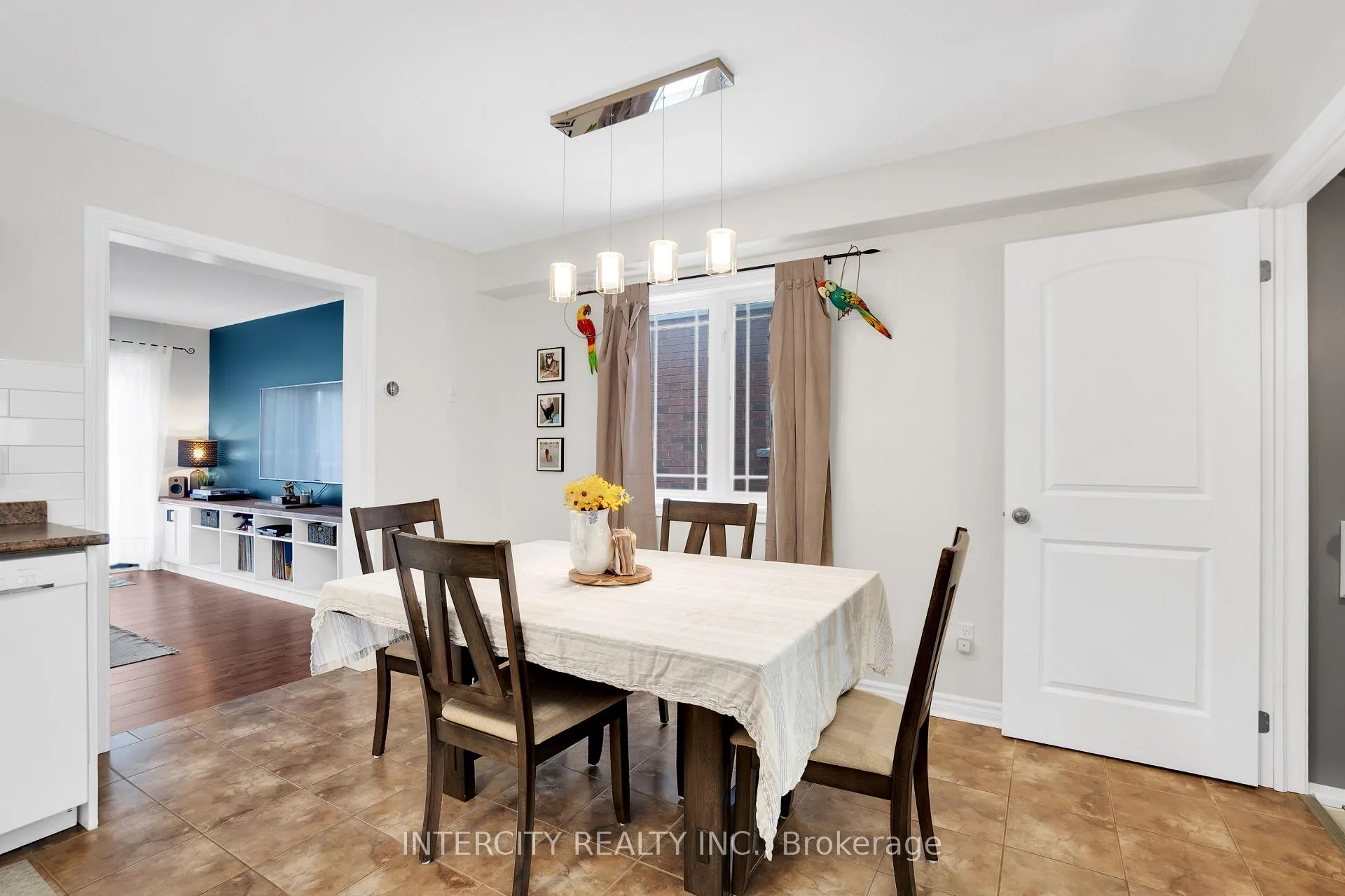Photo 8 of 177 Banting Crescent, Essa, Angus — HOMEH