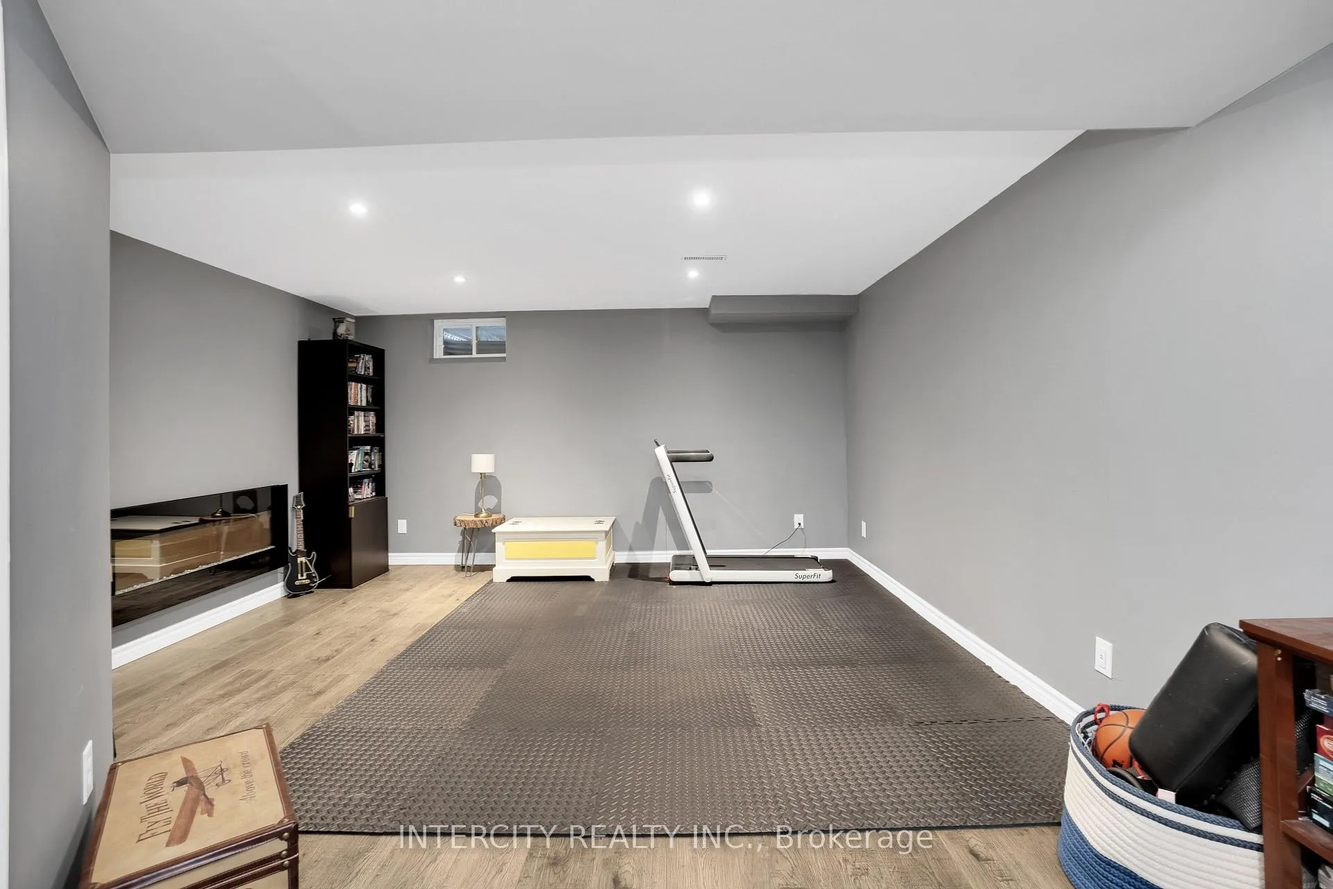 Photo 23 of 177 Banting Crescent, Essa, Angus — HOMEH