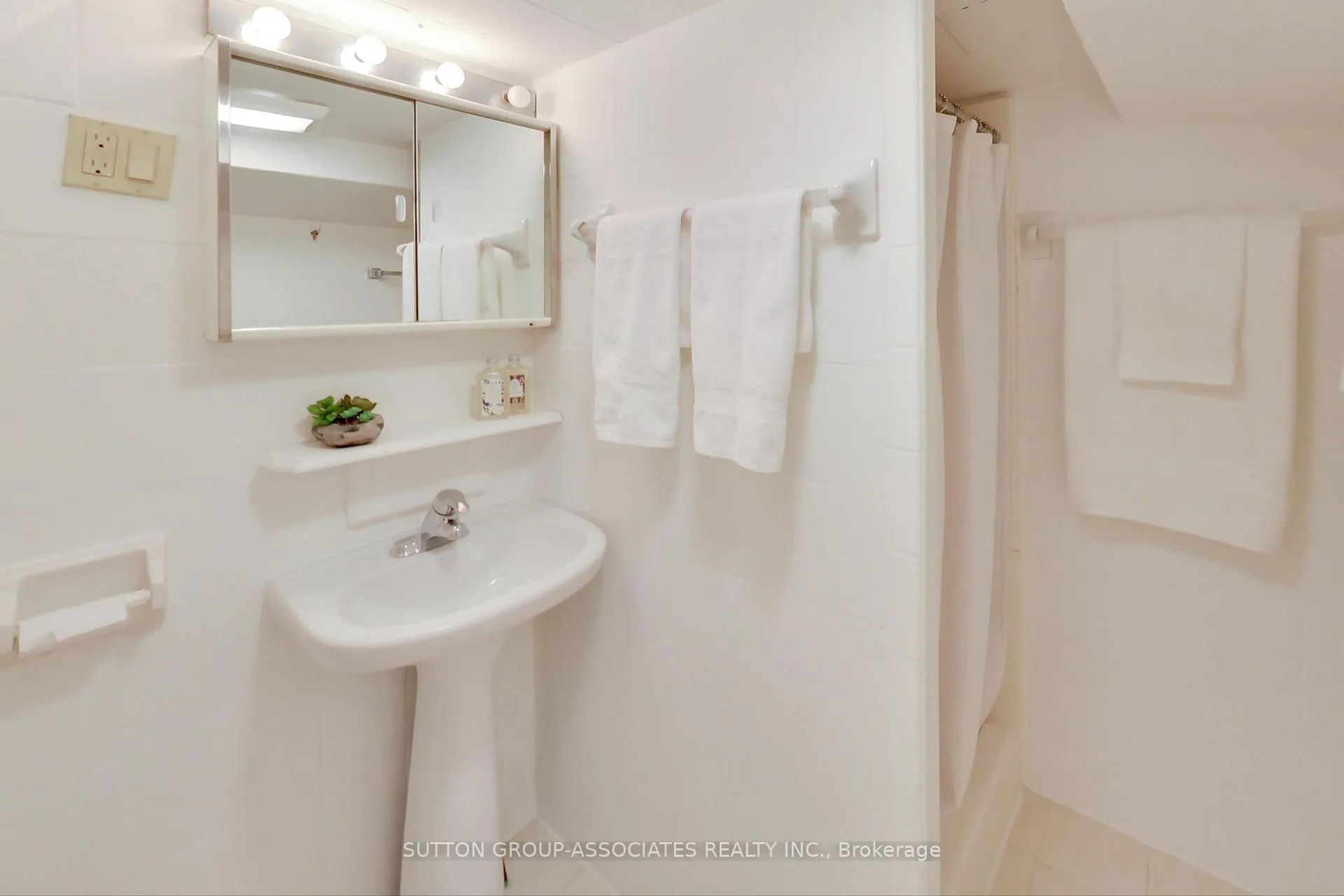 Photo 24 of 315 Atlas Avenue, Toronto, Oakwood Village — HOMEH