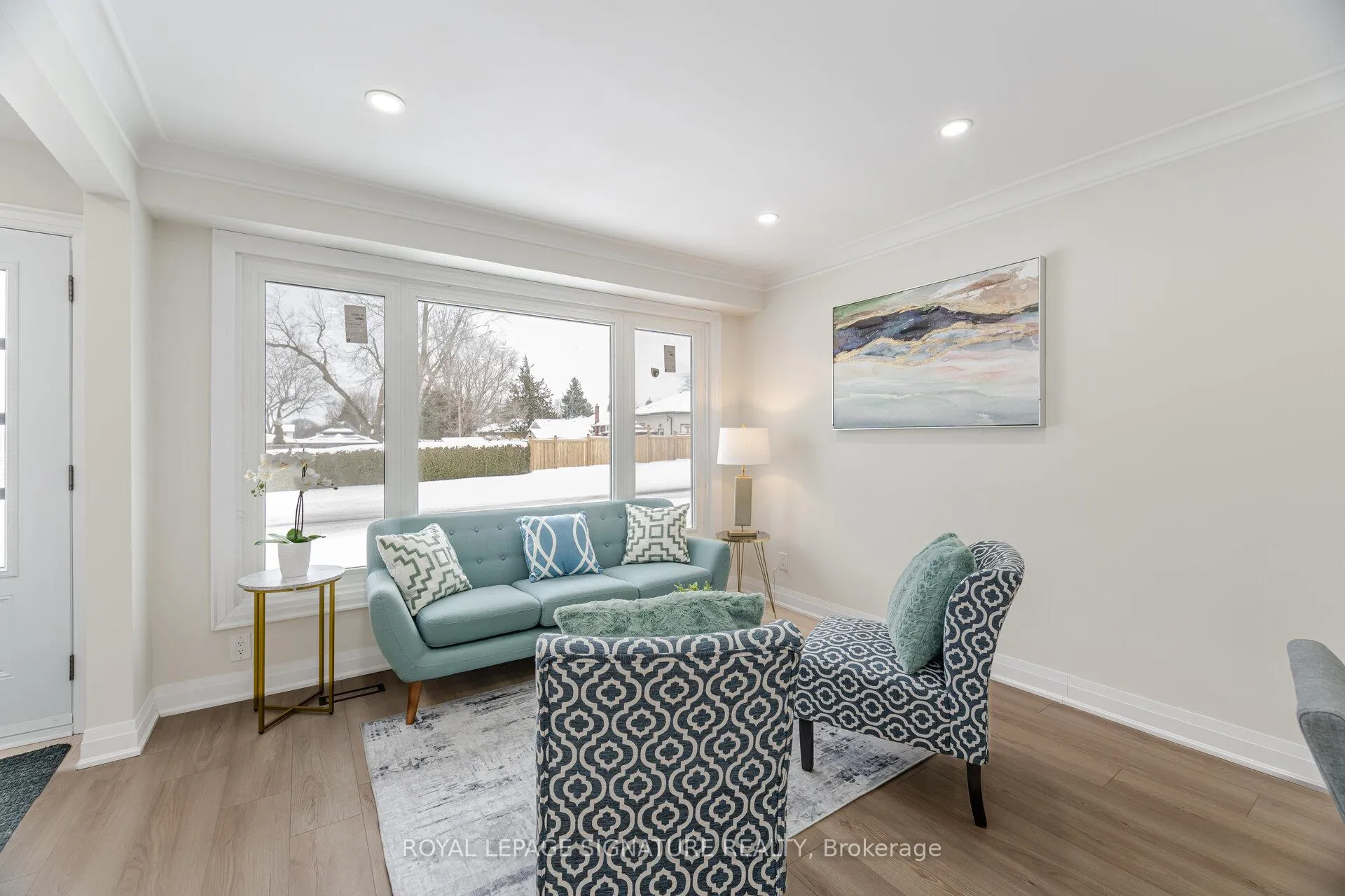 Photo 3 of 600 Gliddon Avenue, Oshawa, Central — HOMEH