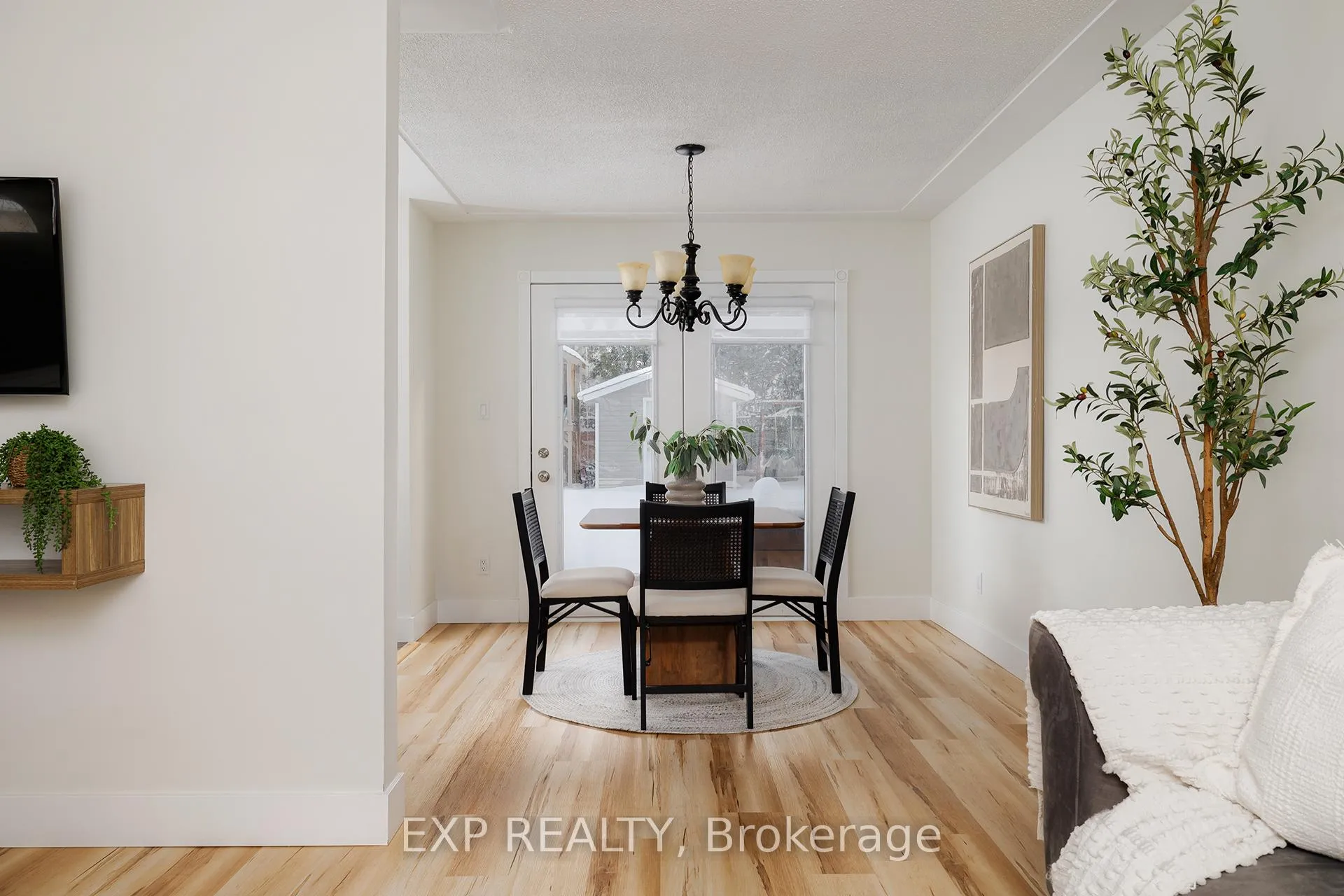 Photo 7 of 23 Dooley Drive, Kitchener — HOMEH