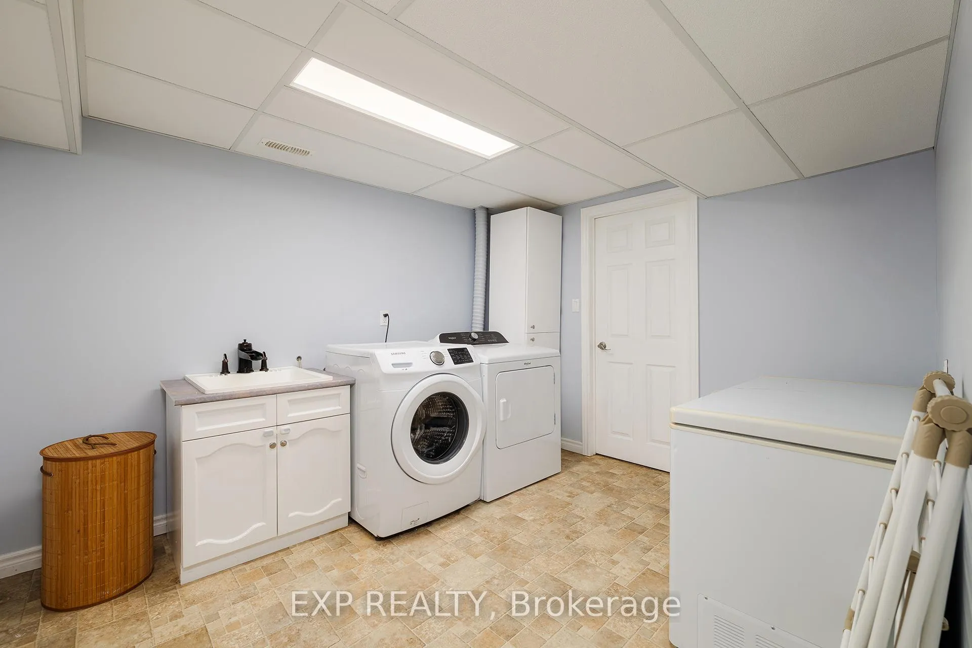 Photo 26 of 23 Dooley Drive, Kitchener — HOMEH