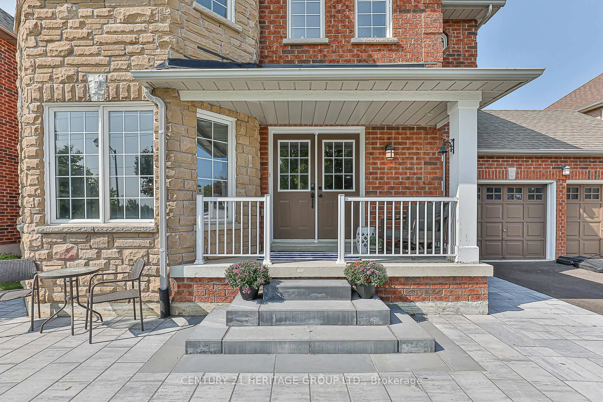 Photo 3 of 112 Herrema Boulevard, Uxbridge — HOMEH