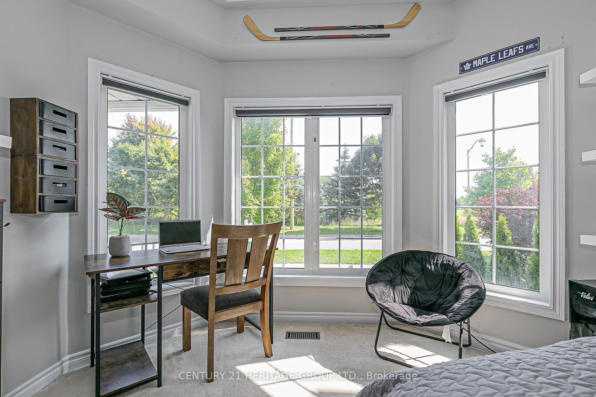 Photo 5 of 112 Herrema Boulevard, Uxbridge — HOMEH