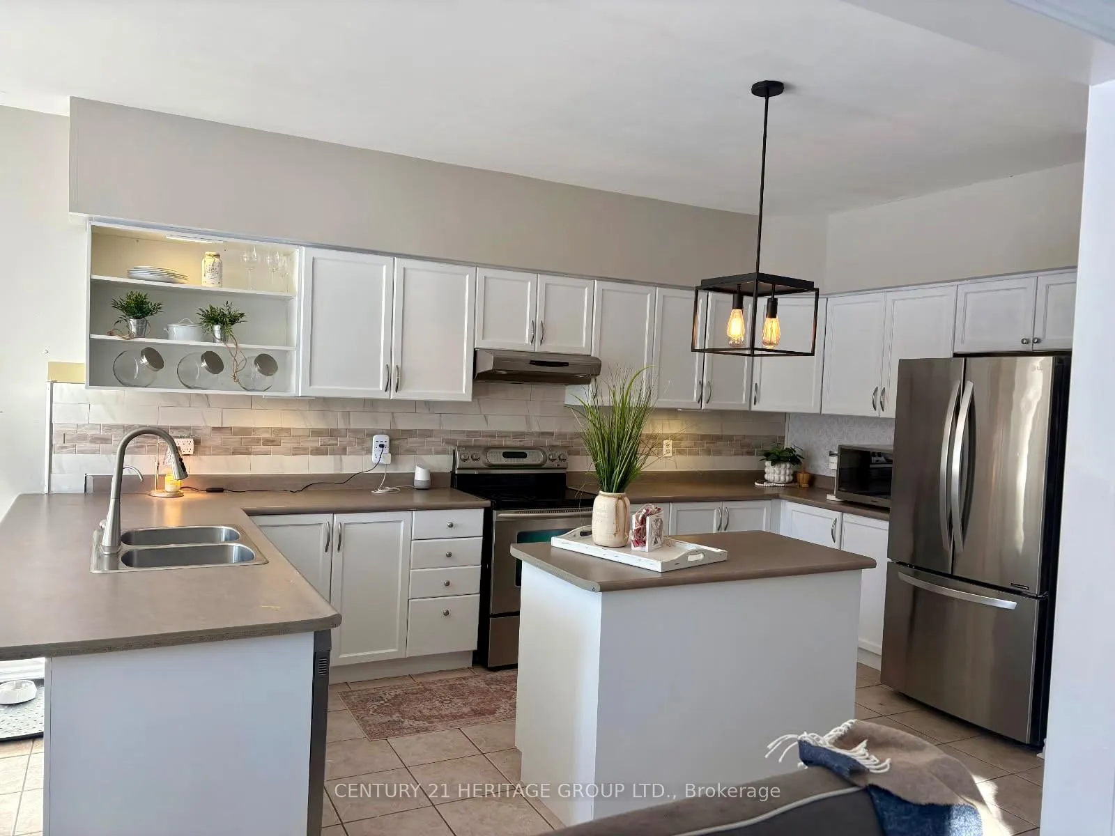Photo 7 of 112 Herrema Boulevard, Uxbridge — HOMEH