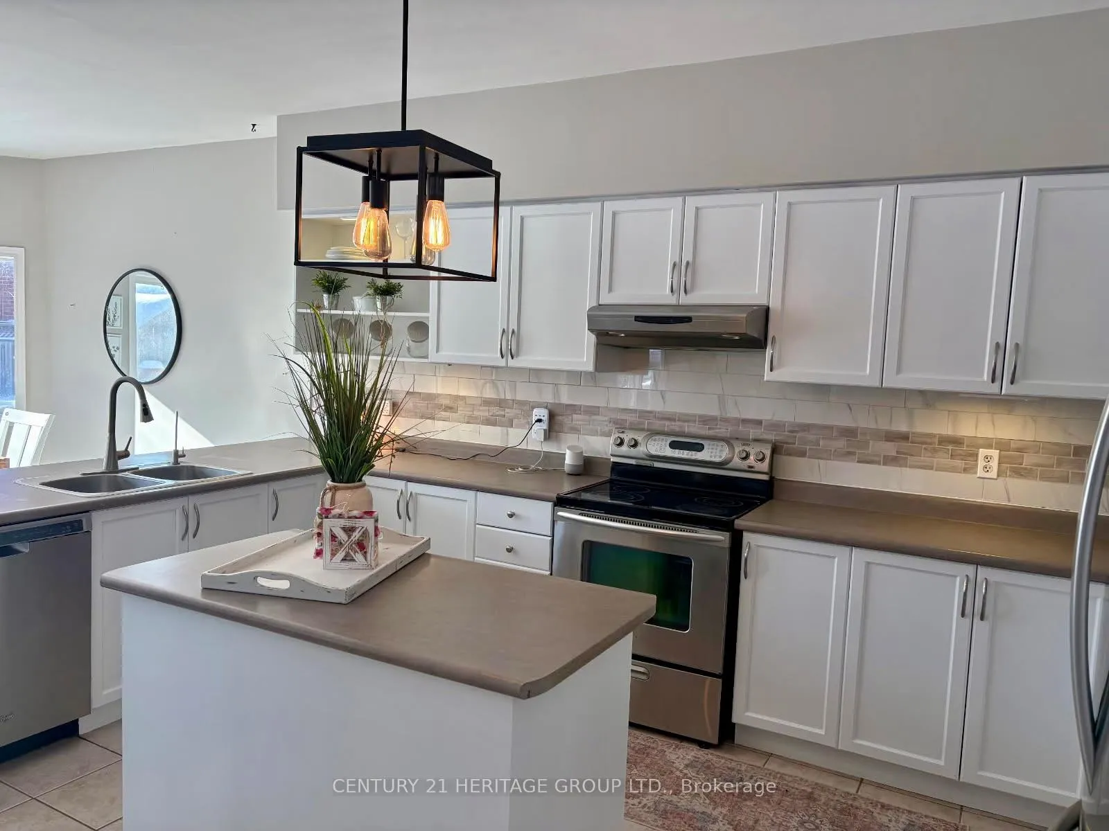 Photo 8 of 112 Herrema Boulevard, Uxbridge — HOMEH