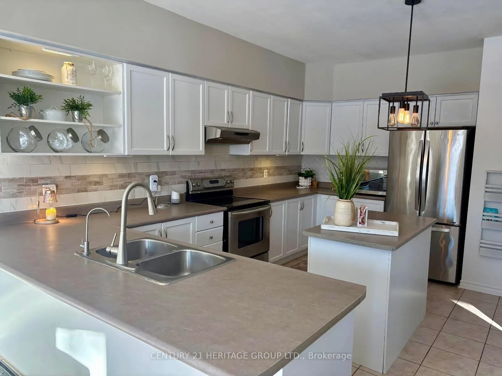 Photo 9 of 112 Herrema Boulevard, Uxbridge — HOMEH