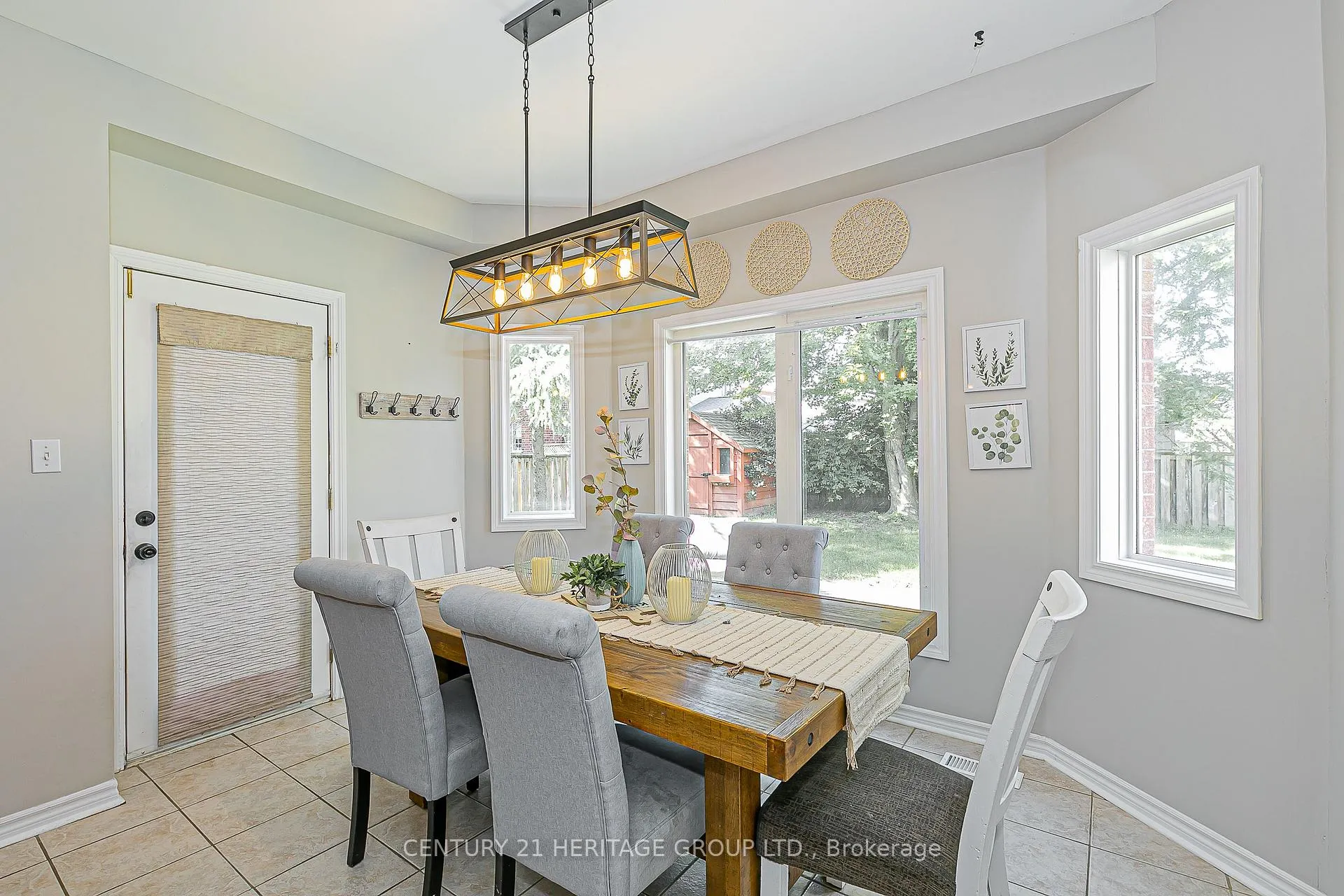 Photo 10 of 112 Herrema Boulevard, Uxbridge — HOMEH