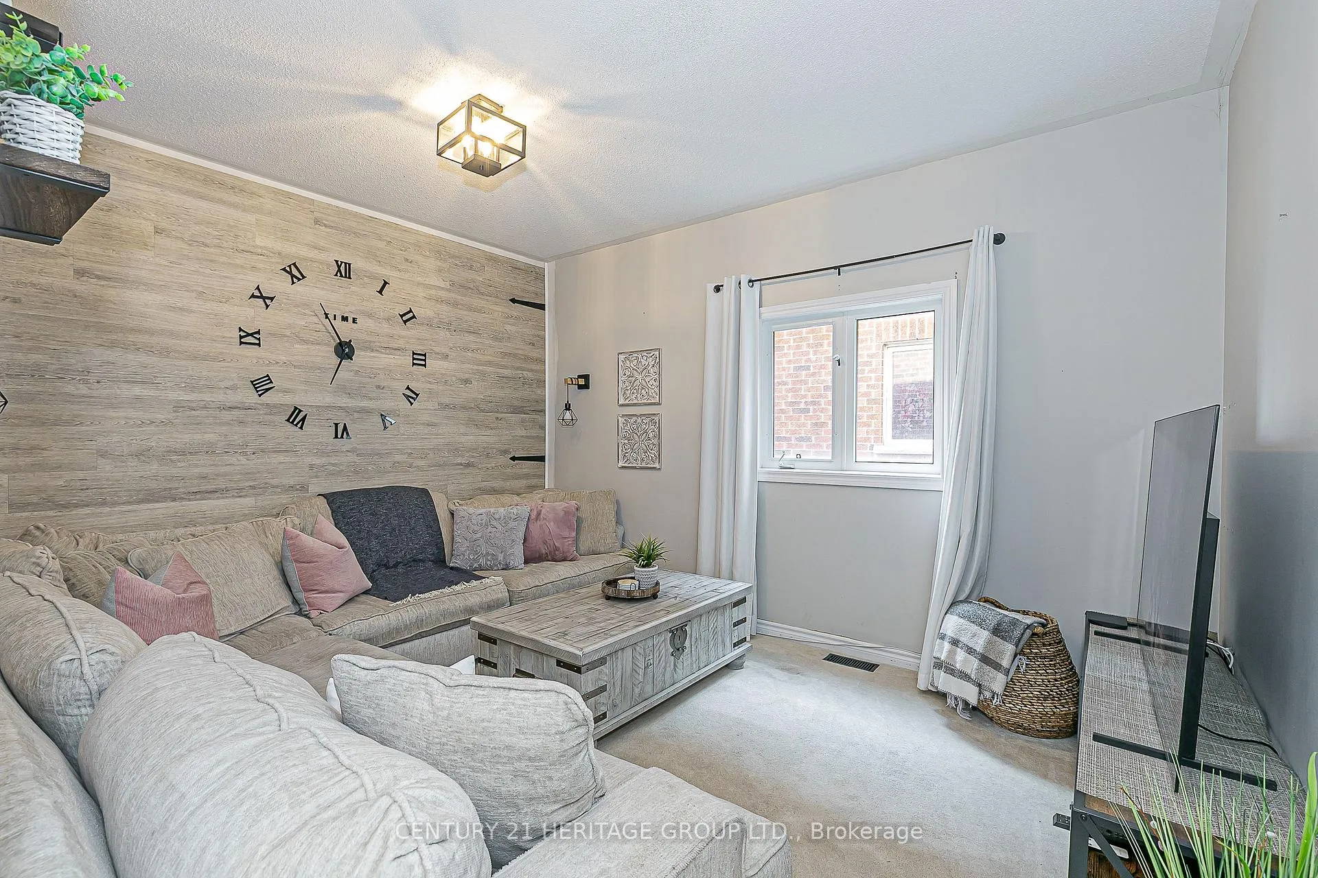 Photo 13 of 112 Herrema Boulevard, Uxbridge — HOMEH