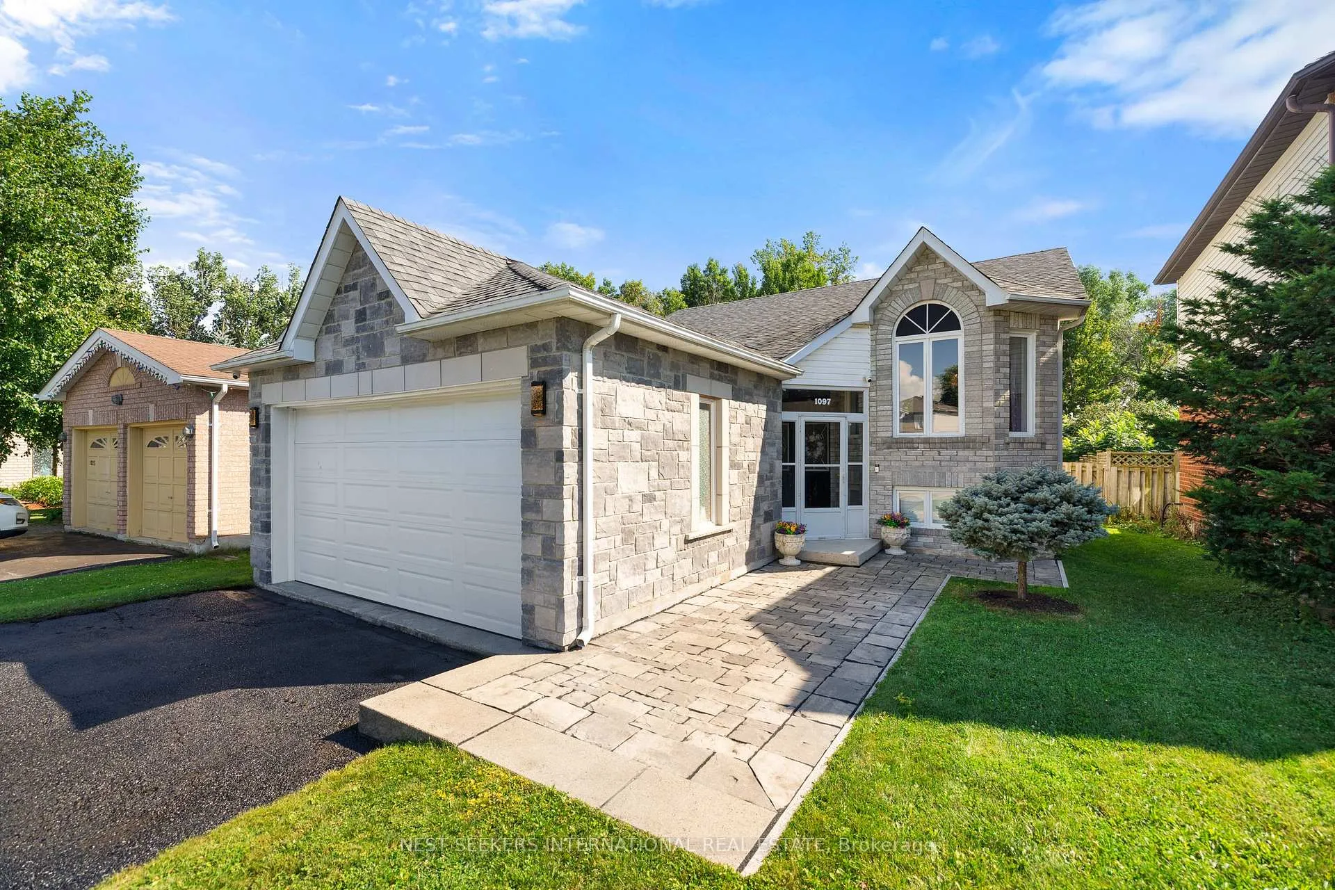 Photo 2 of 1097 Corrie Street, Innisfil, Alcona — HOMEH