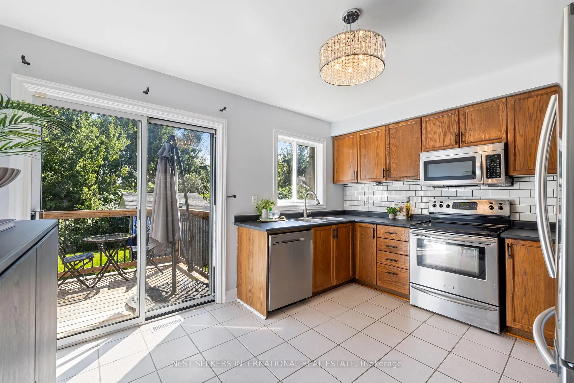 Photo 8 of 1097 Corrie Street, Innisfil, Alcona — HOMEH