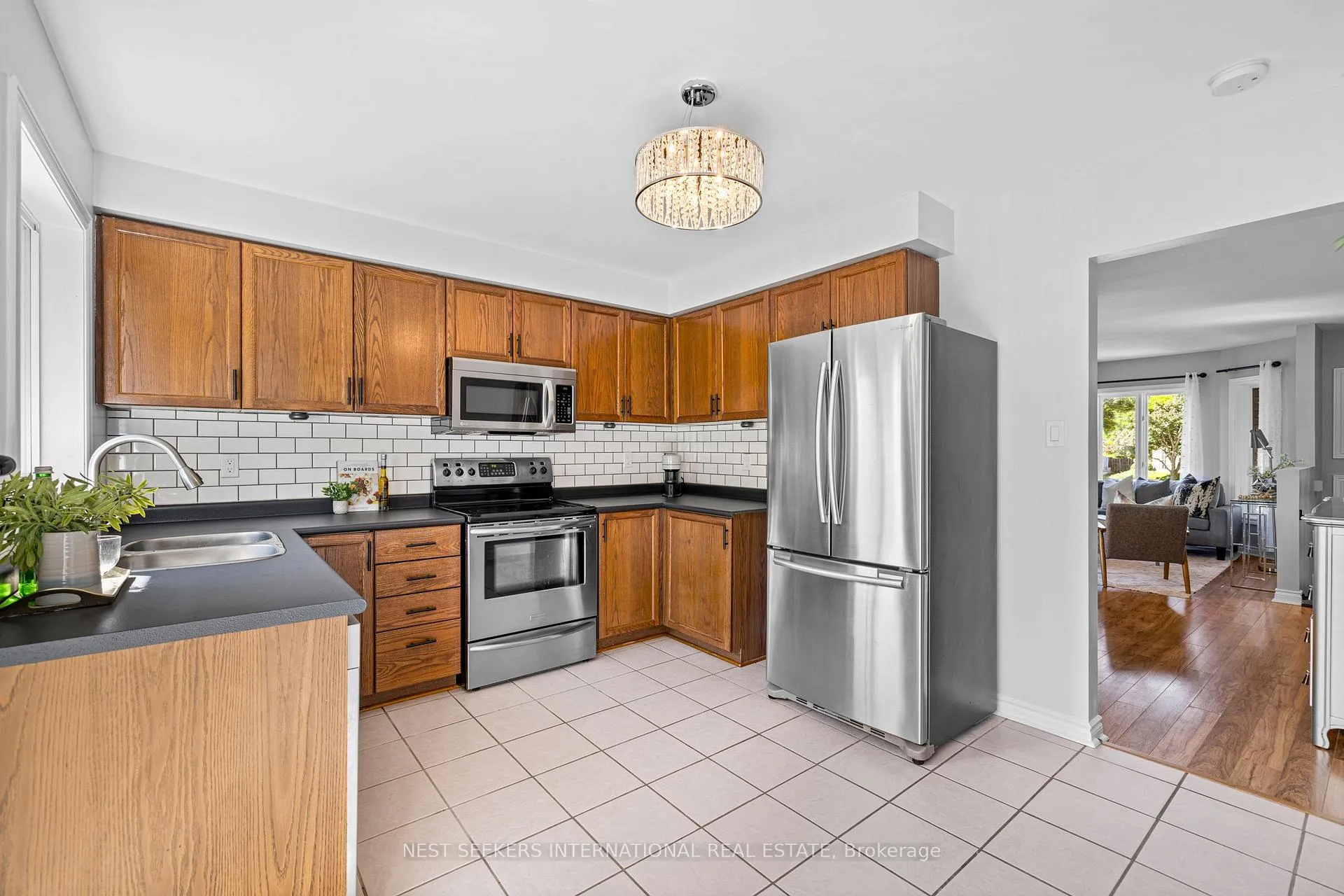 Photo 9 of 1097 Corrie Street, Innisfil, Alcona — HOMEH