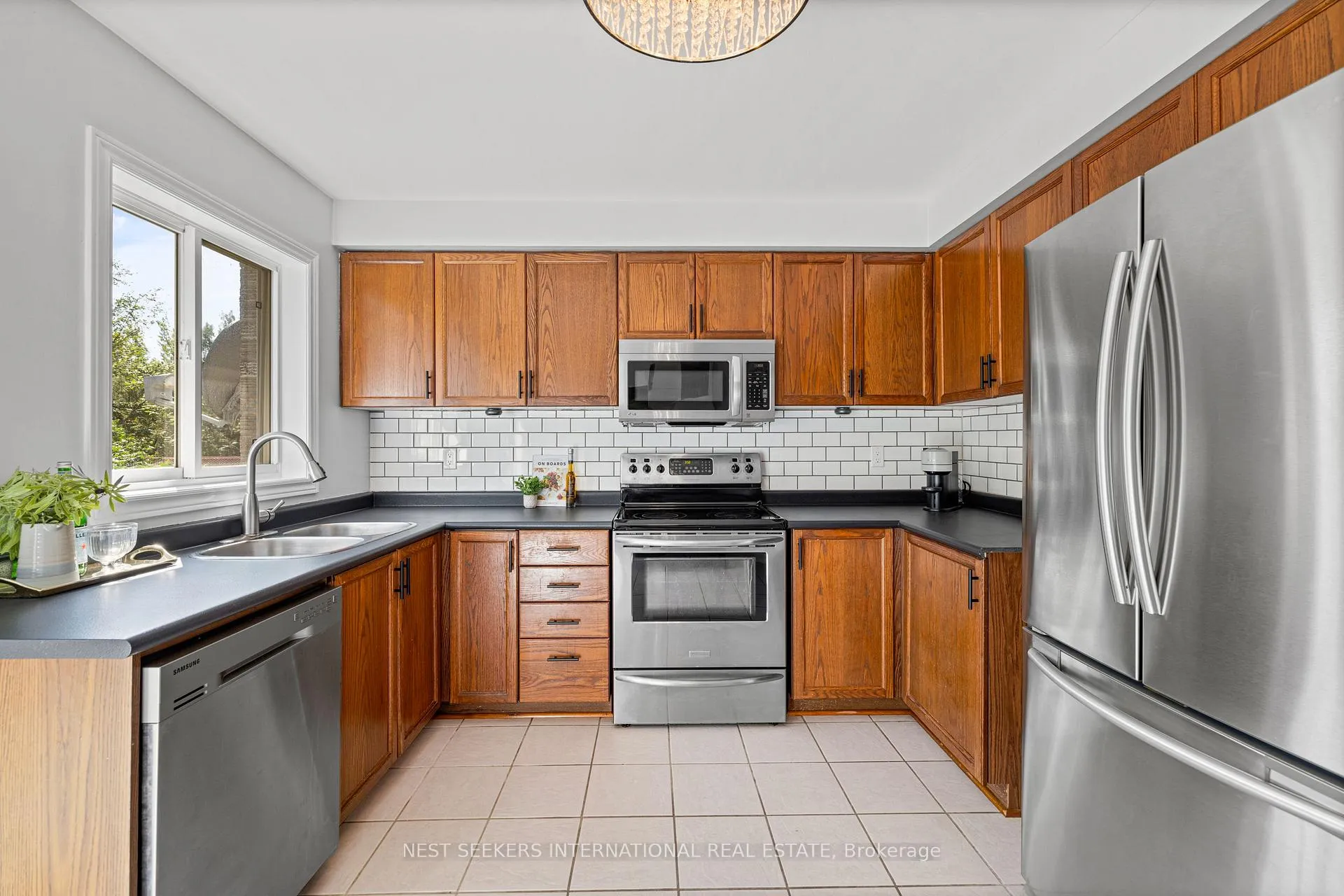 Photo 11 of 1097 Corrie Street, Innisfil, Alcona — HOMEH