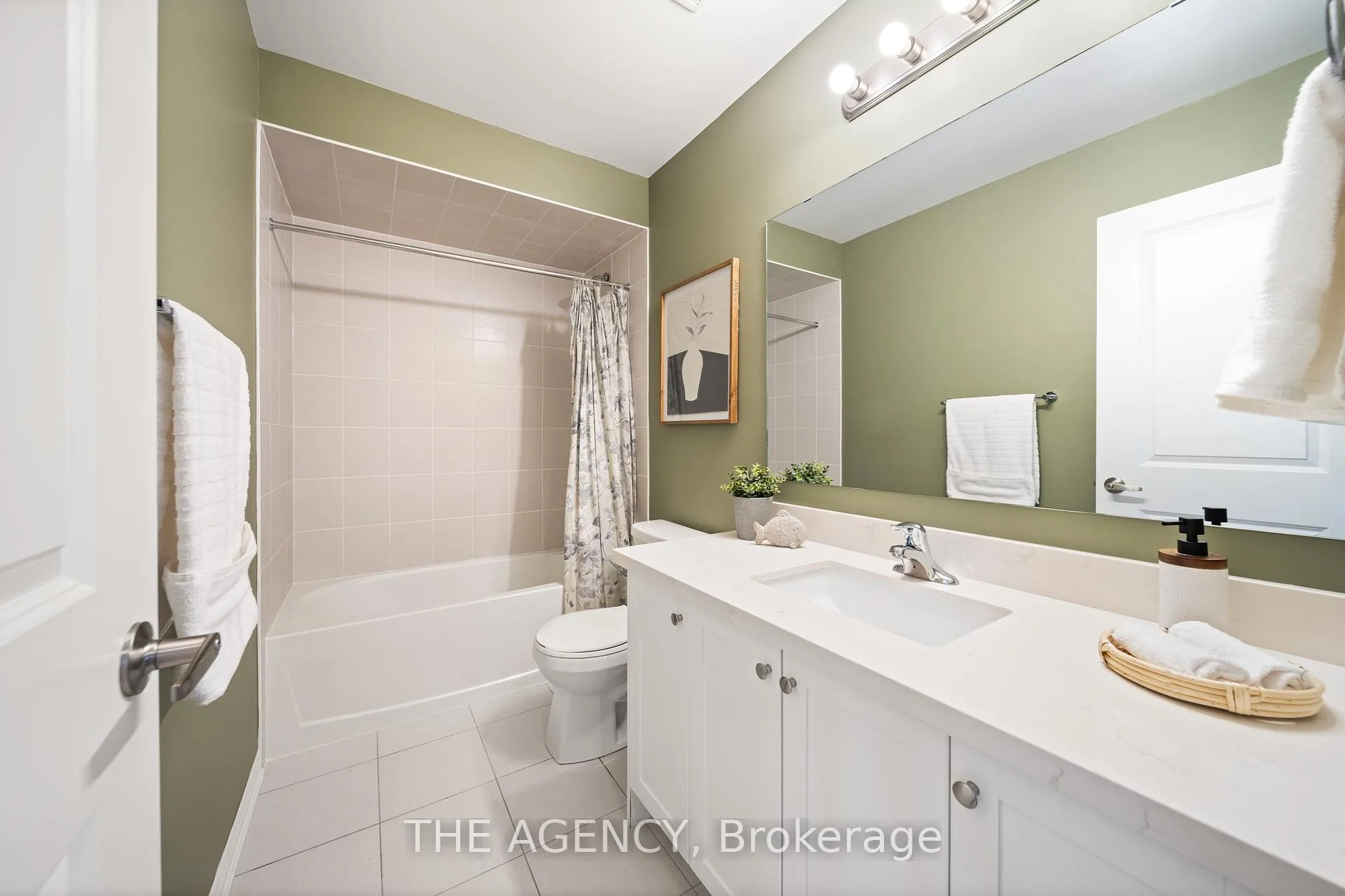 Photo 23 of 4 Samuel Crescent, Springwater, Centre Vespra — HOMEH