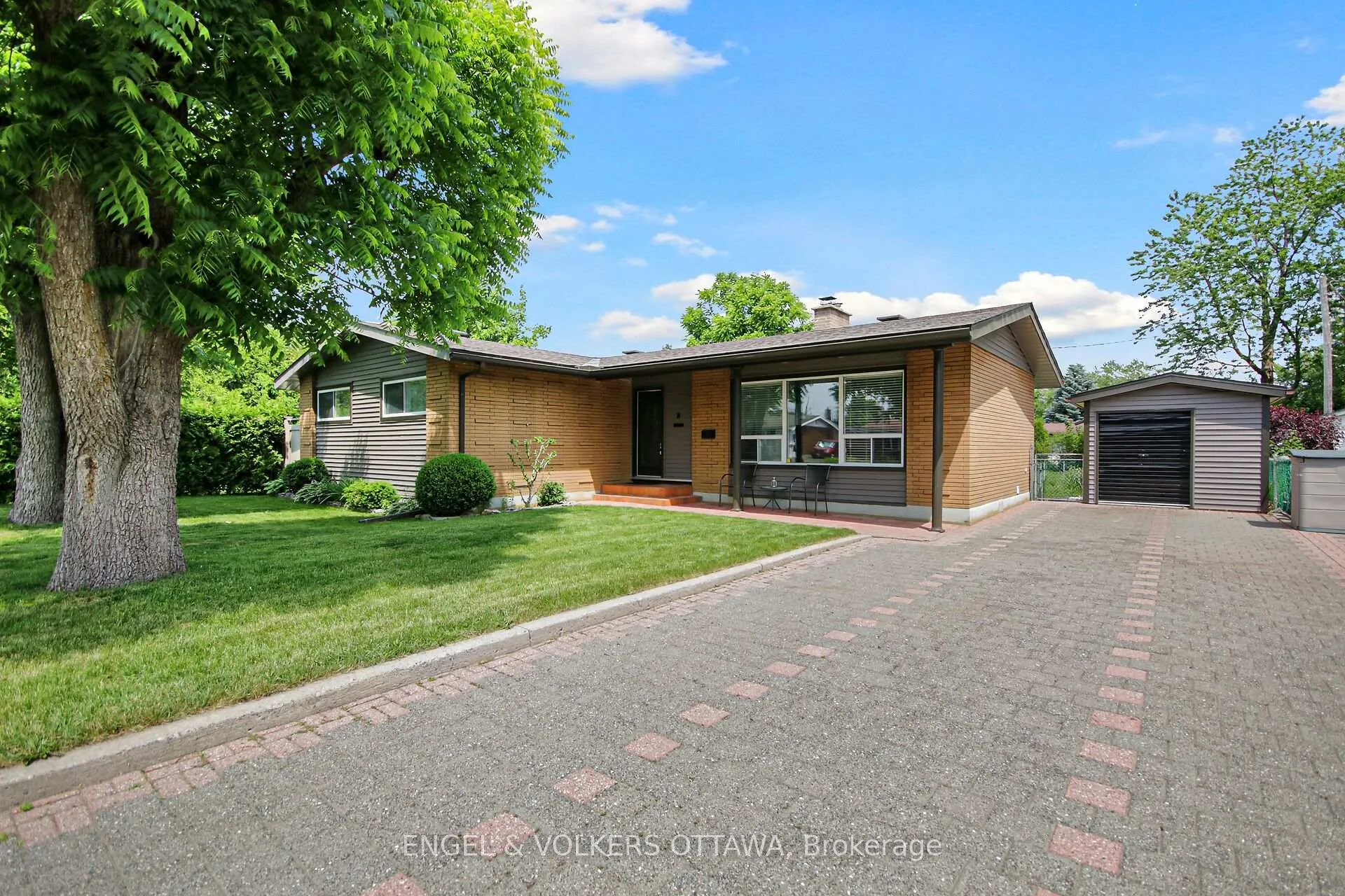Photo 3 of 8 Greenwich Avenue, Ottawa, City View/Skyline/Fisher Heights/Parkwood Hills — HOMEH