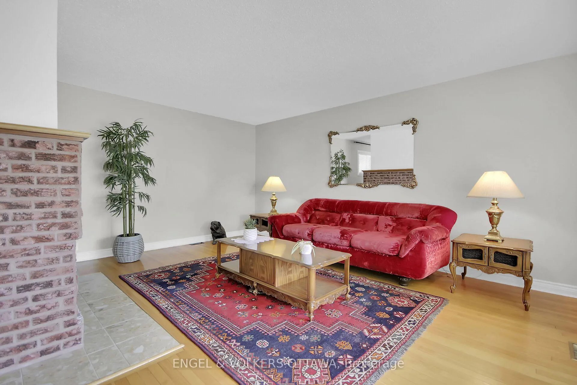 Photo 6 of 8 Greenwich Avenue, Ottawa, City View/Skyline/Fisher Heights/Parkwood Hills — HOMEH