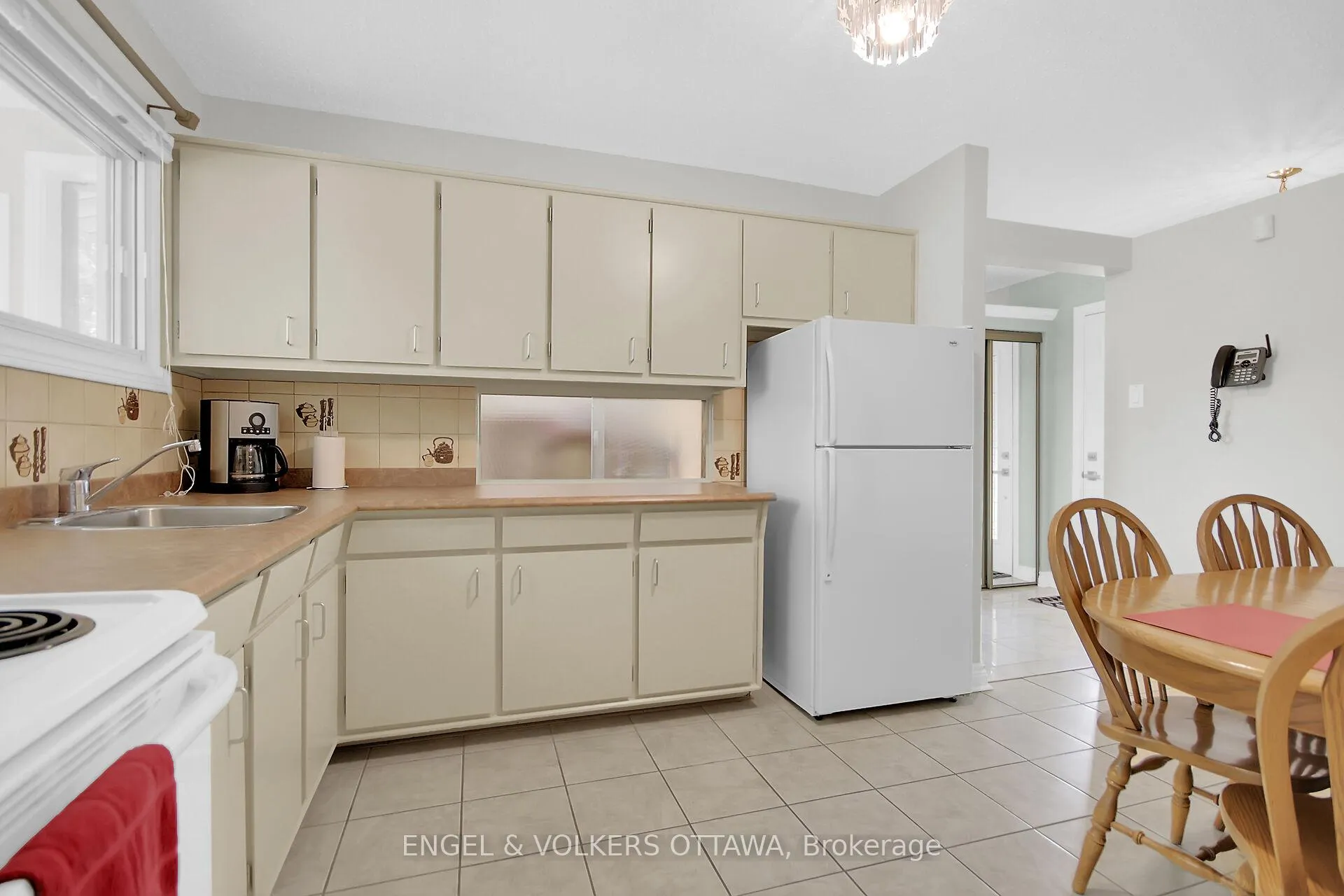 Photo 9 of 8 Greenwich Avenue, Ottawa, City View/Skyline/Fisher Heights/Parkwood Hills — HOMEH