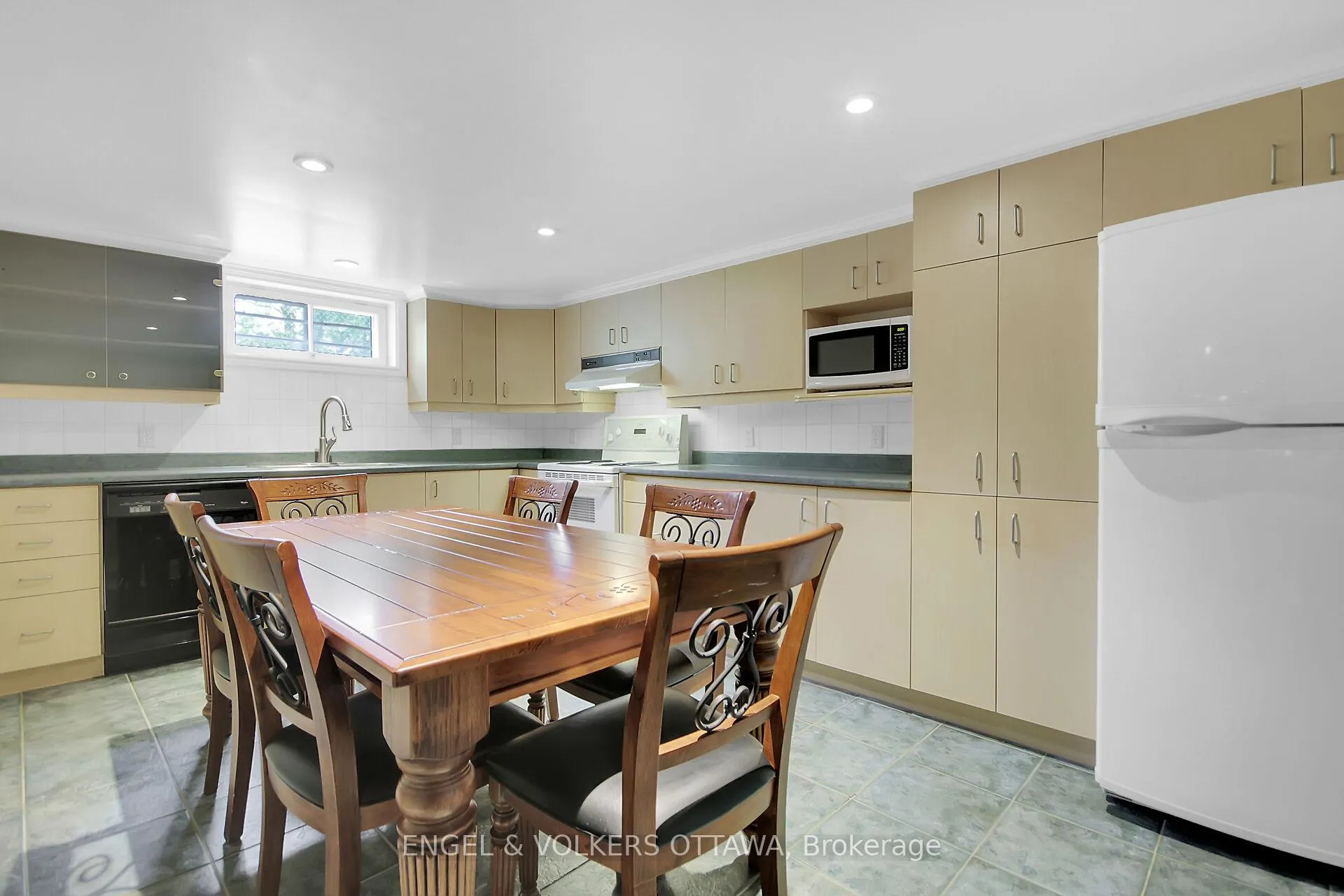 Photo 23 of 8 Greenwich Avenue, Ottawa, City View/Skyline/Fisher Heights/Parkwood Hills — HOMEH