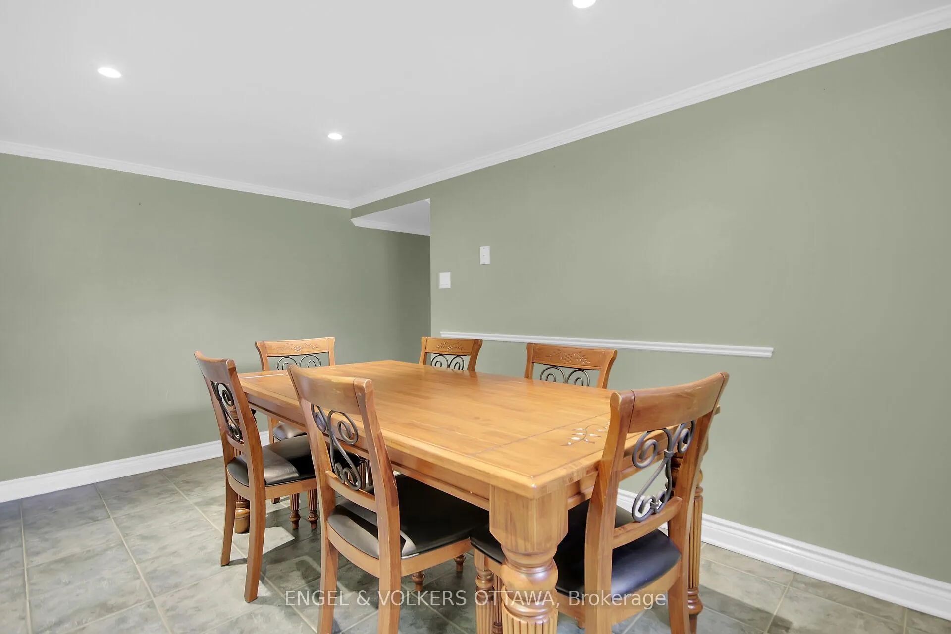 Photo 24 of 8 Greenwich Avenue, Ottawa, City View/Skyline/Fisher Heights/Parkwood Hills — HOMEH