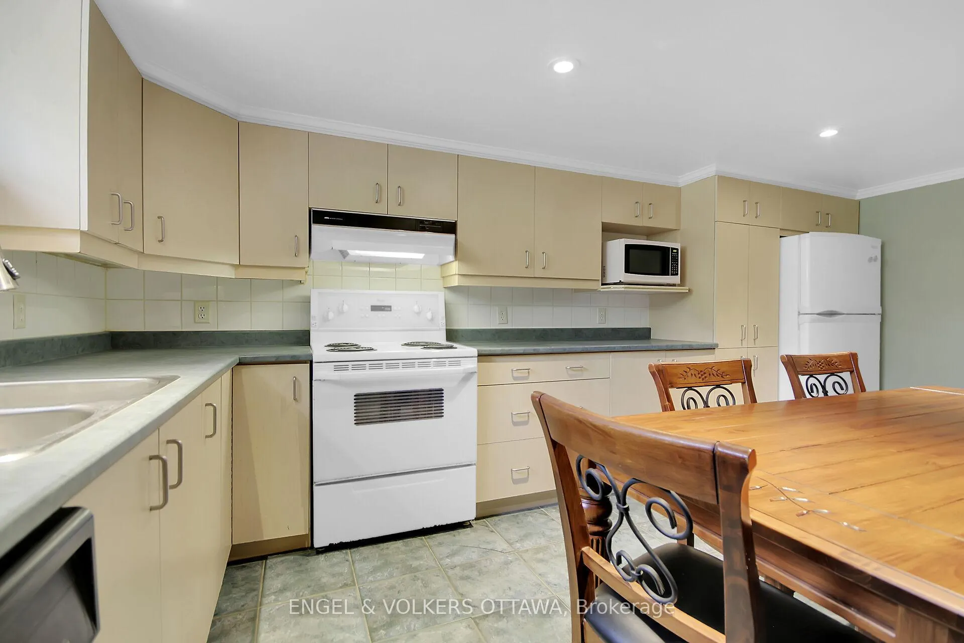 Photo 25 of 8 Greenwich Avenue, Ottawa, City View/Skyline/Fisher Heights/Parkwood Hills — HOMEH