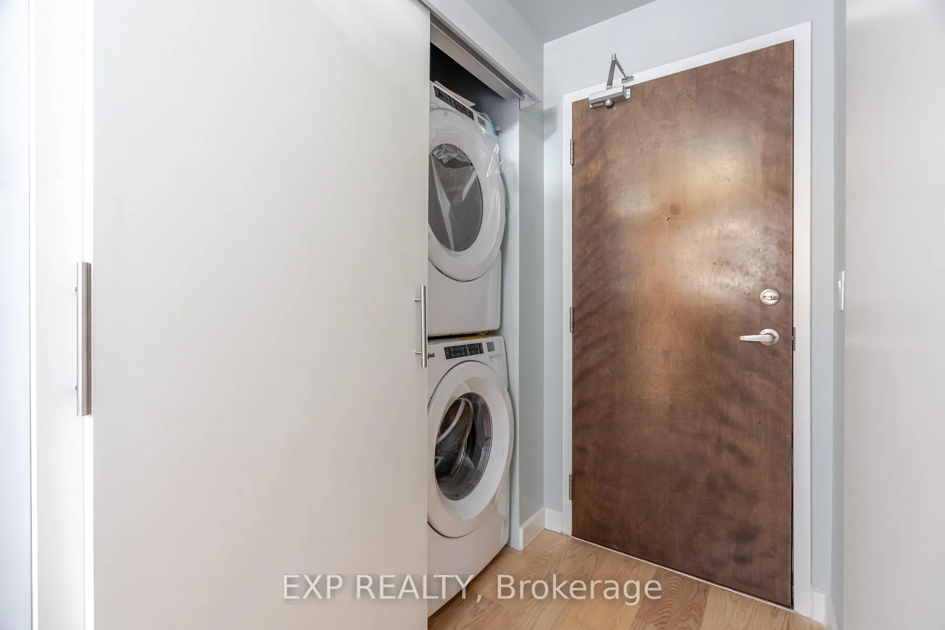 Photo 4 of Unit 907, 179 George Street, Ottawa, Lower Town/Byward Market — HOMEH