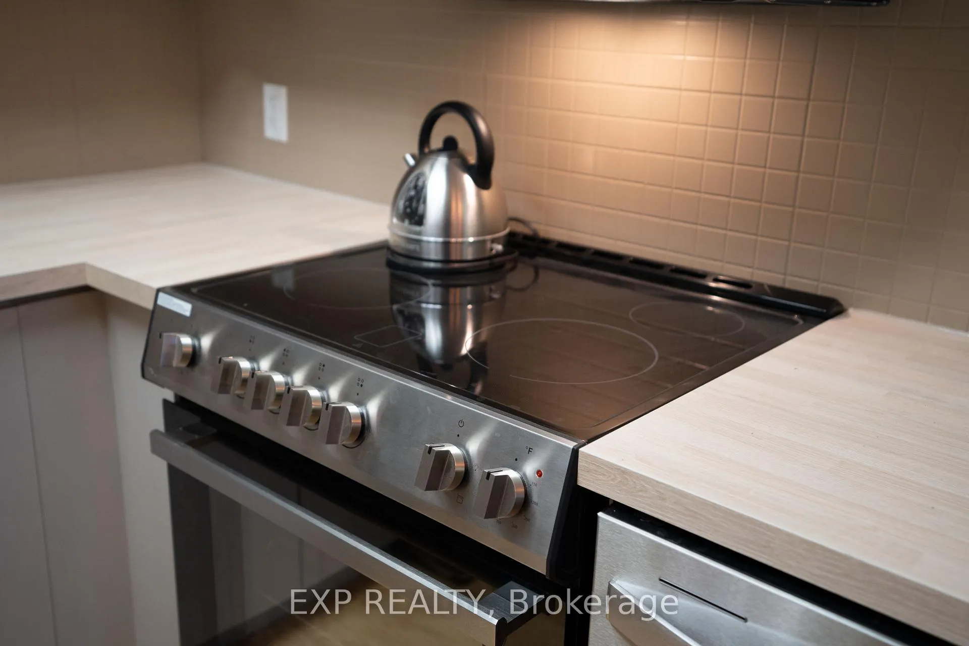 Photo 12 of Unit 907, 179 George Street, Ottawa, Lower Town/Byward Market — HOMEH