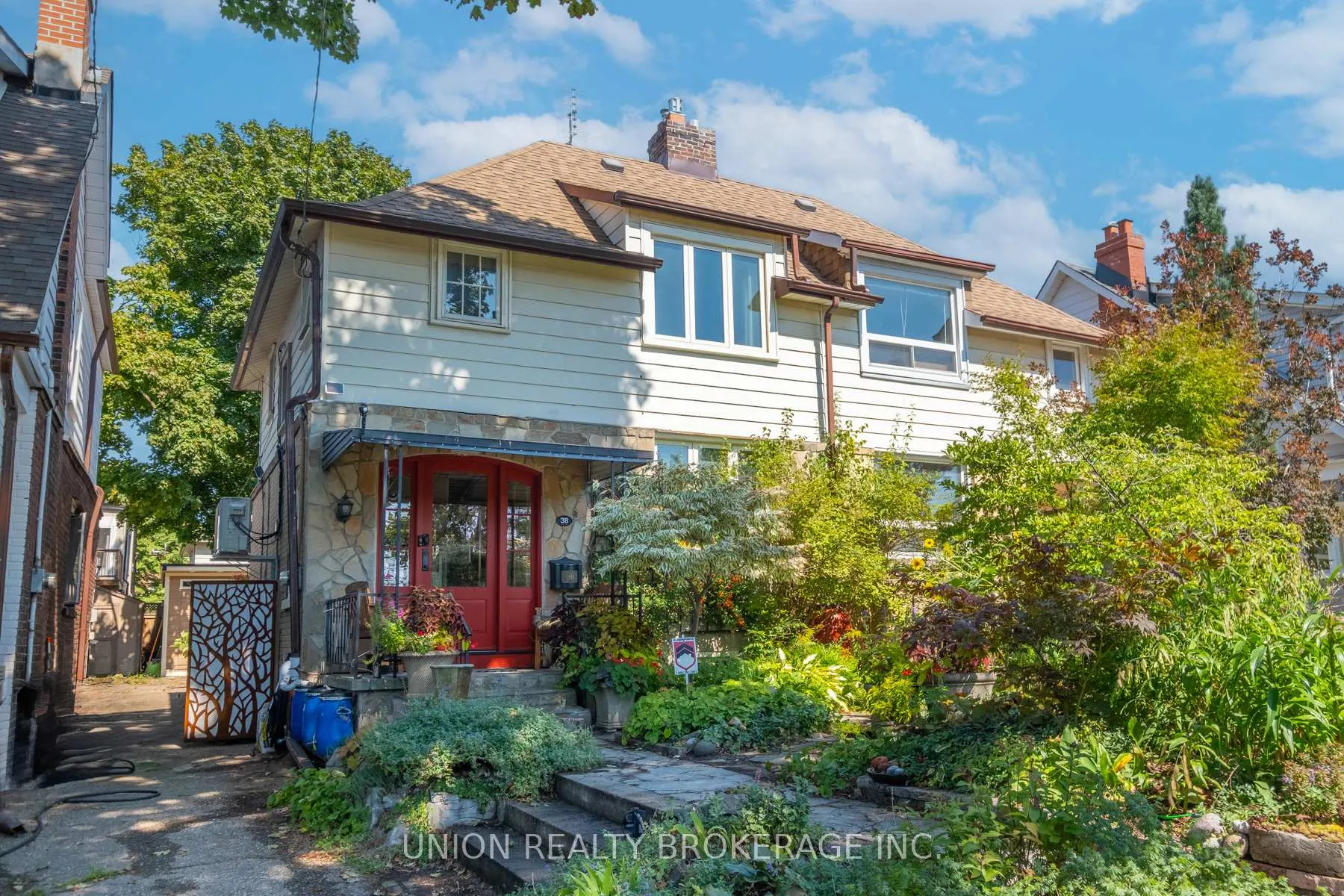 Front of 38 Earl Haig Avenue