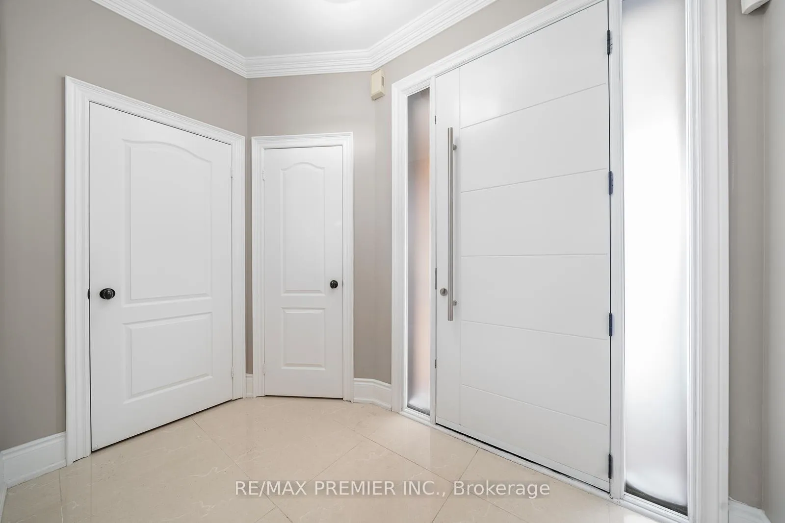 Photo 2 of 39 Vireo Way, Vaughan, Vellore Village — HOMEH