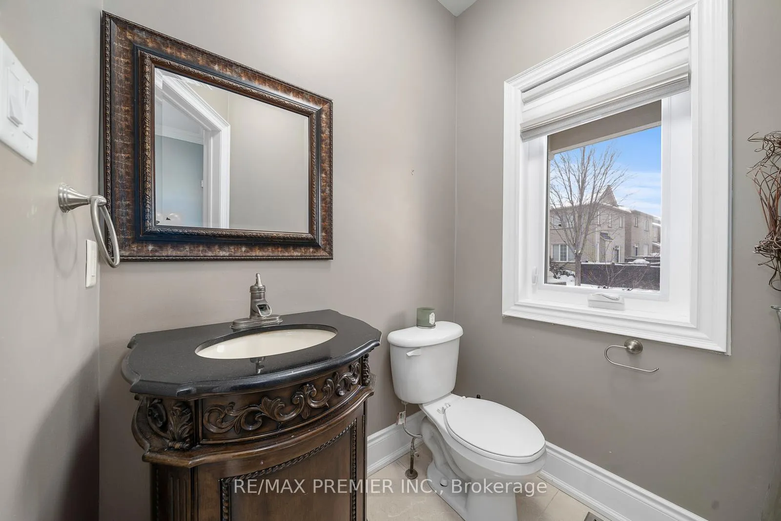 Photo 3 of 39 Vireo Way, Vaughan, Vellore Village — HOMEH