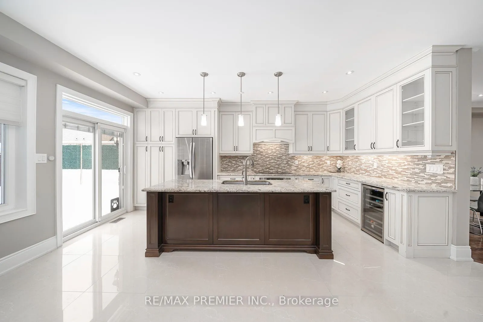 Photo 11 of 39 Vireo Way, Vaughan, Vellore Village — HOMEH