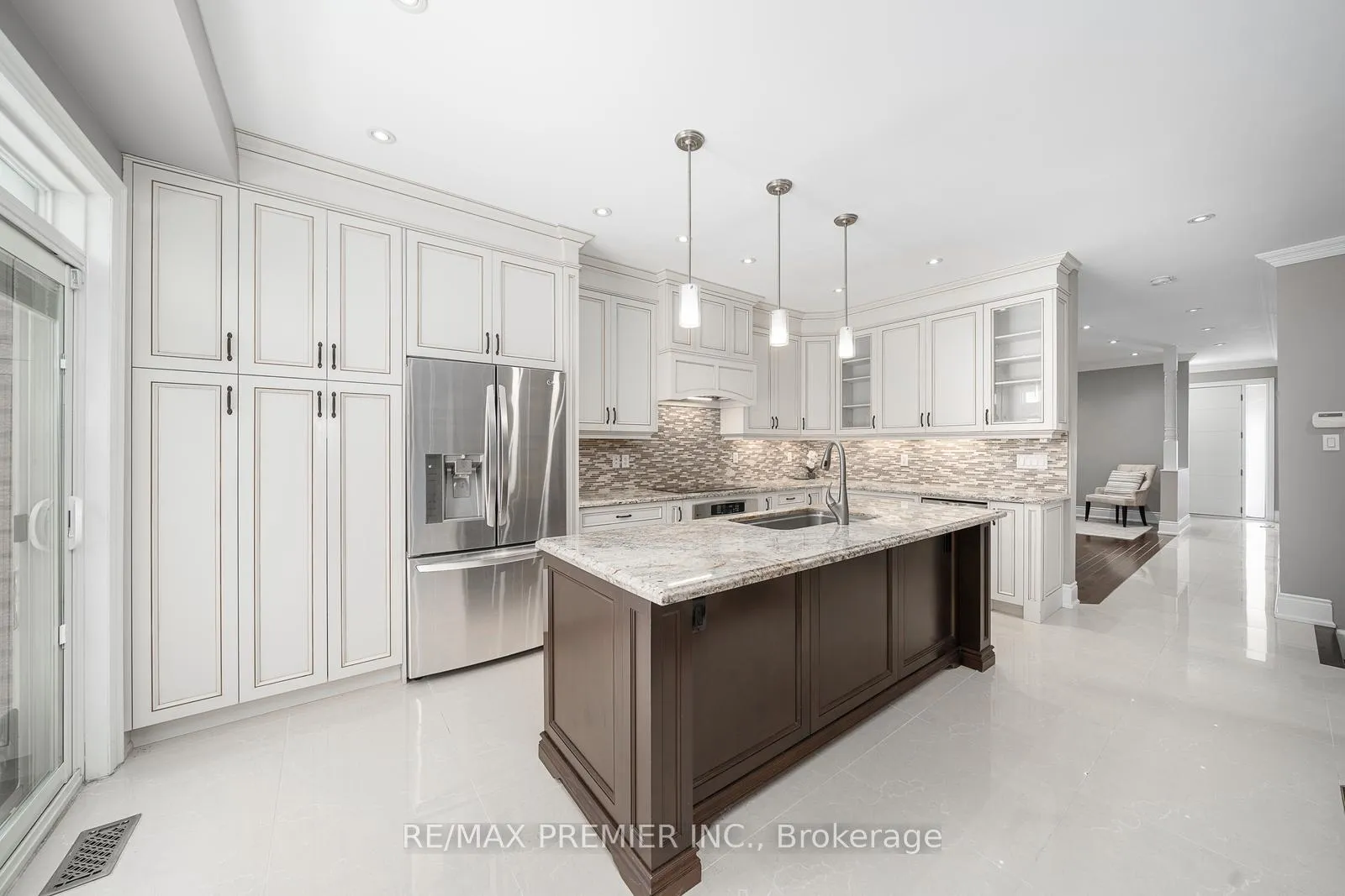 Photo 12 of 39 Vireo Way, Vaughan, Vellore Village — HOMEH