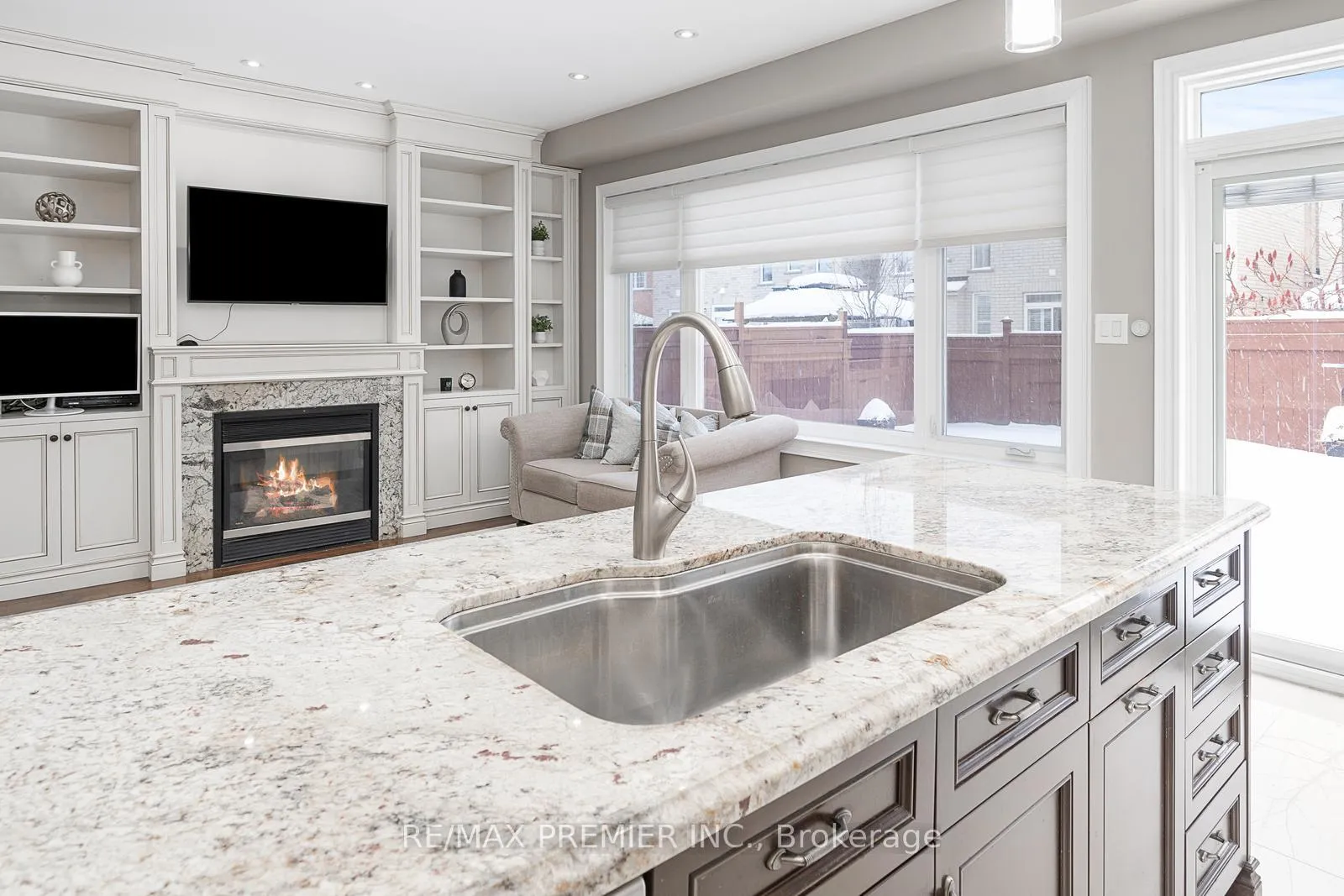Photo 13 of 39 Vireo Way, Vaughan, Vellore Village — HOMEH