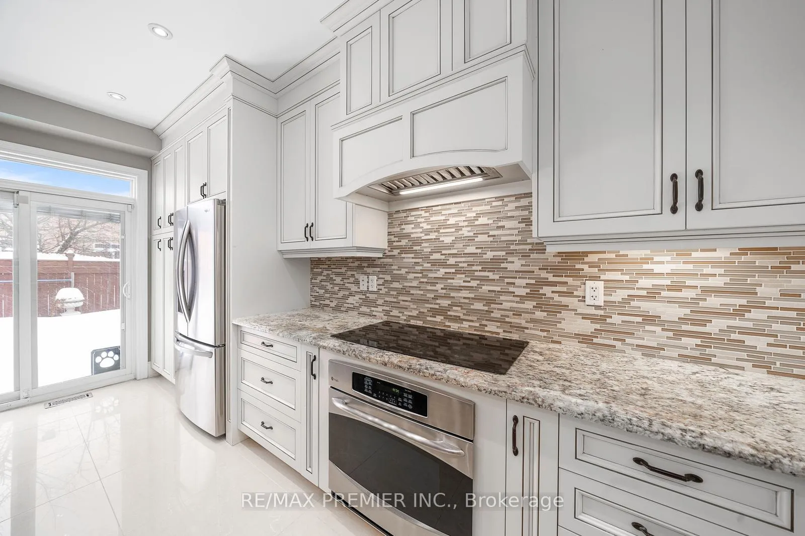 Photo 14 of 39 Vireo Way, Vaughan, Vellore Village — HOMEH