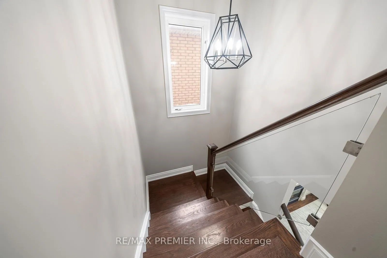Photo 16 of 39 Vireo Way, Vaughan, Vellore Village — HOMEH