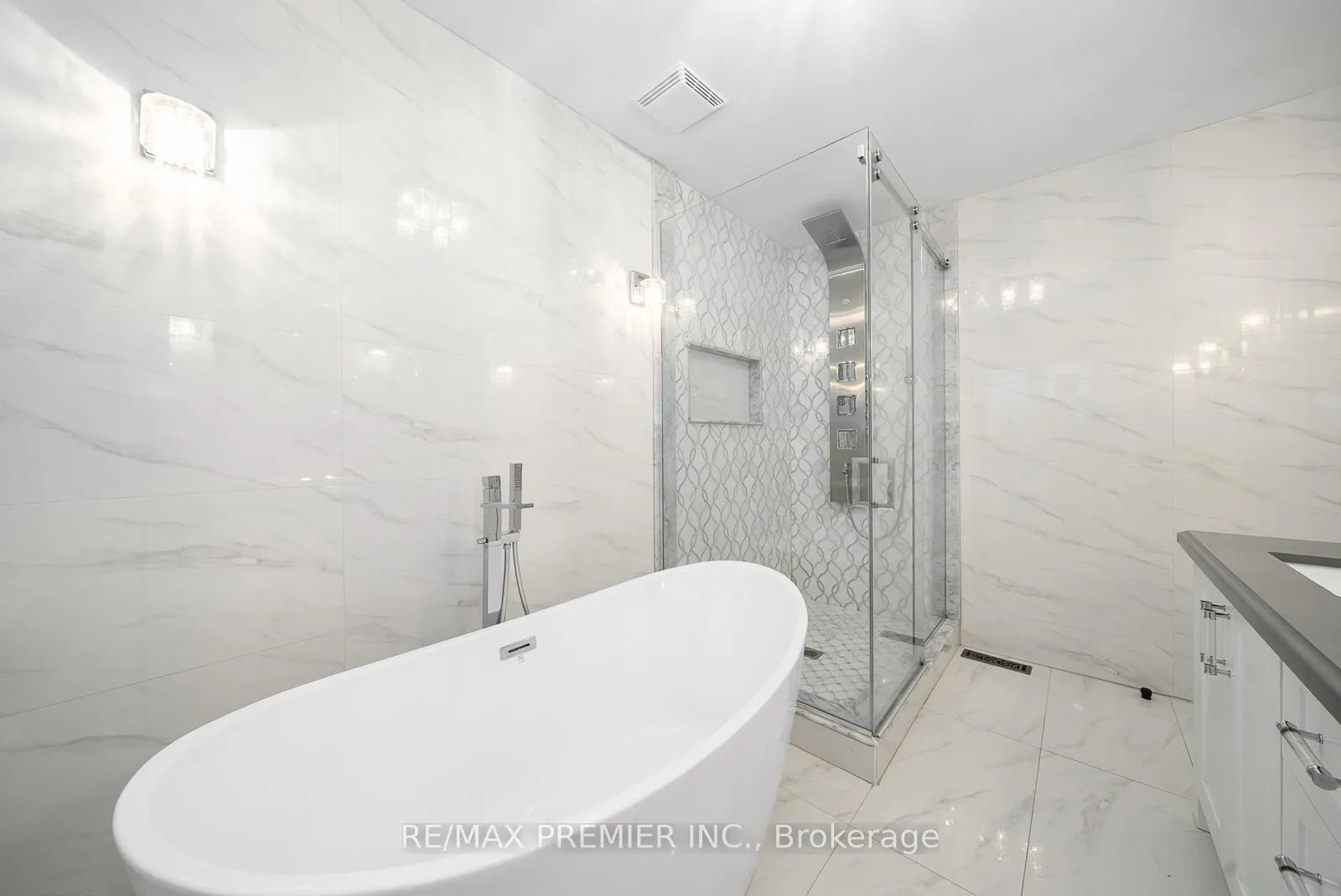 Photo 22 of 39 Vireo Way, Vaughan, Vellore Village — HOMEH