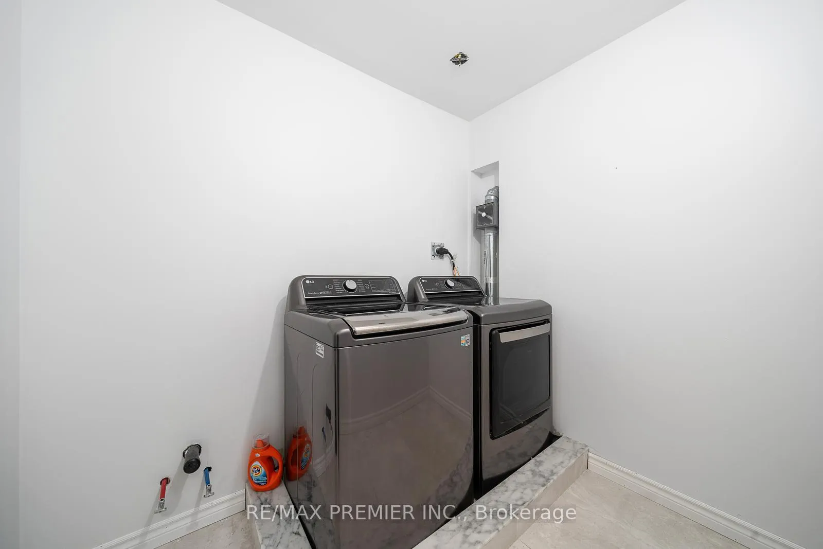Photo 24 of 39 Vireo Way, Vaughan, Vellore Village — HOMEH