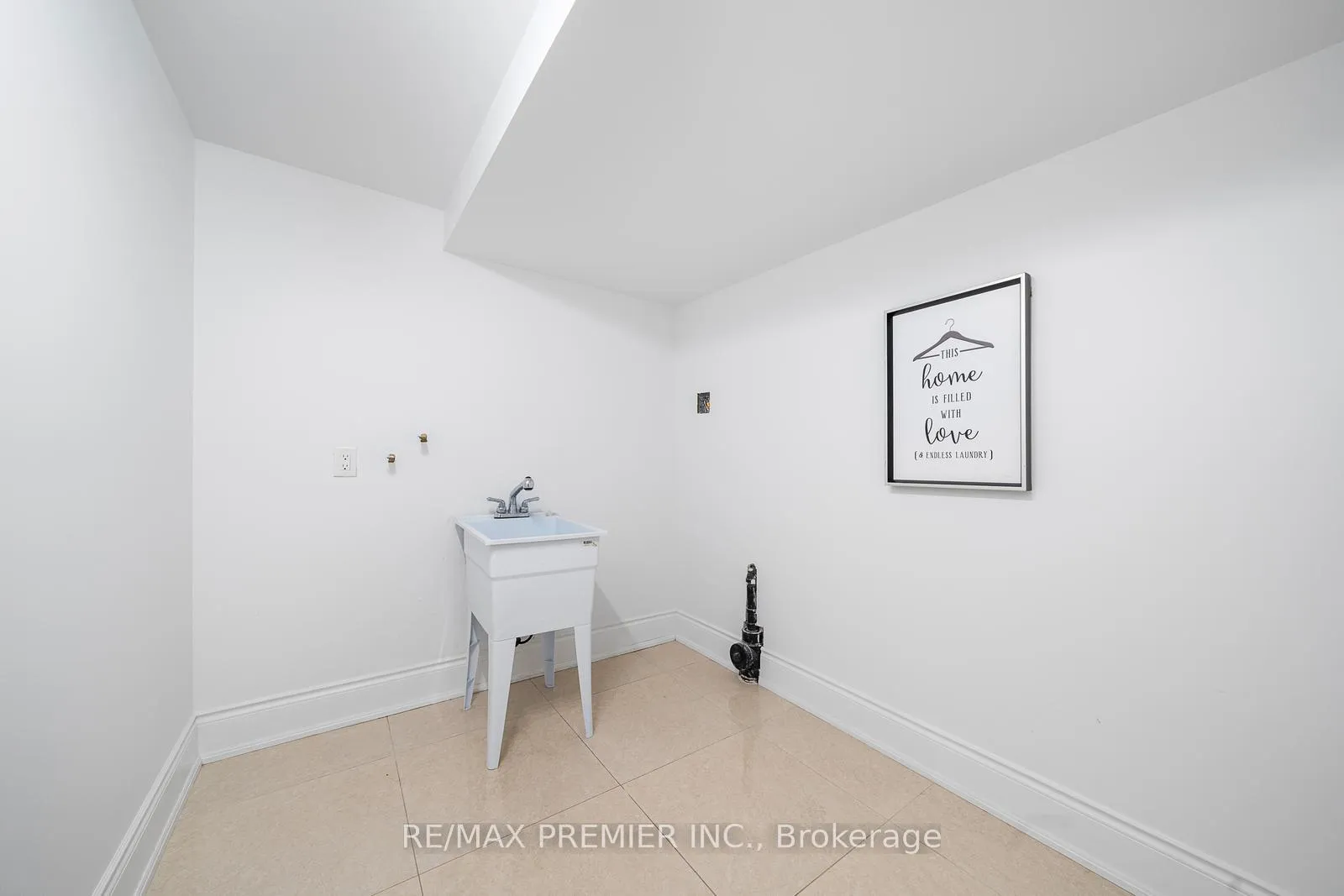 Photo 34 of 39 Vireo Way, Vaughan, Vellore Village — HOMEH