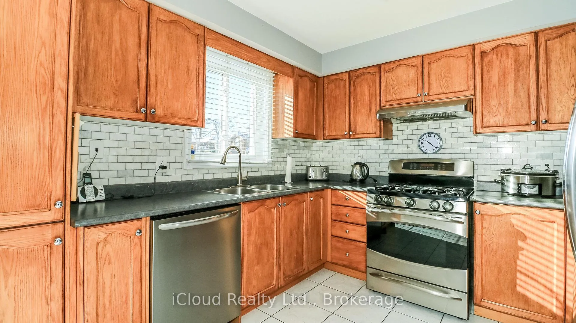 Photo 16 of 9 Timothy Lane S, Barrie, Holly — HOMEH