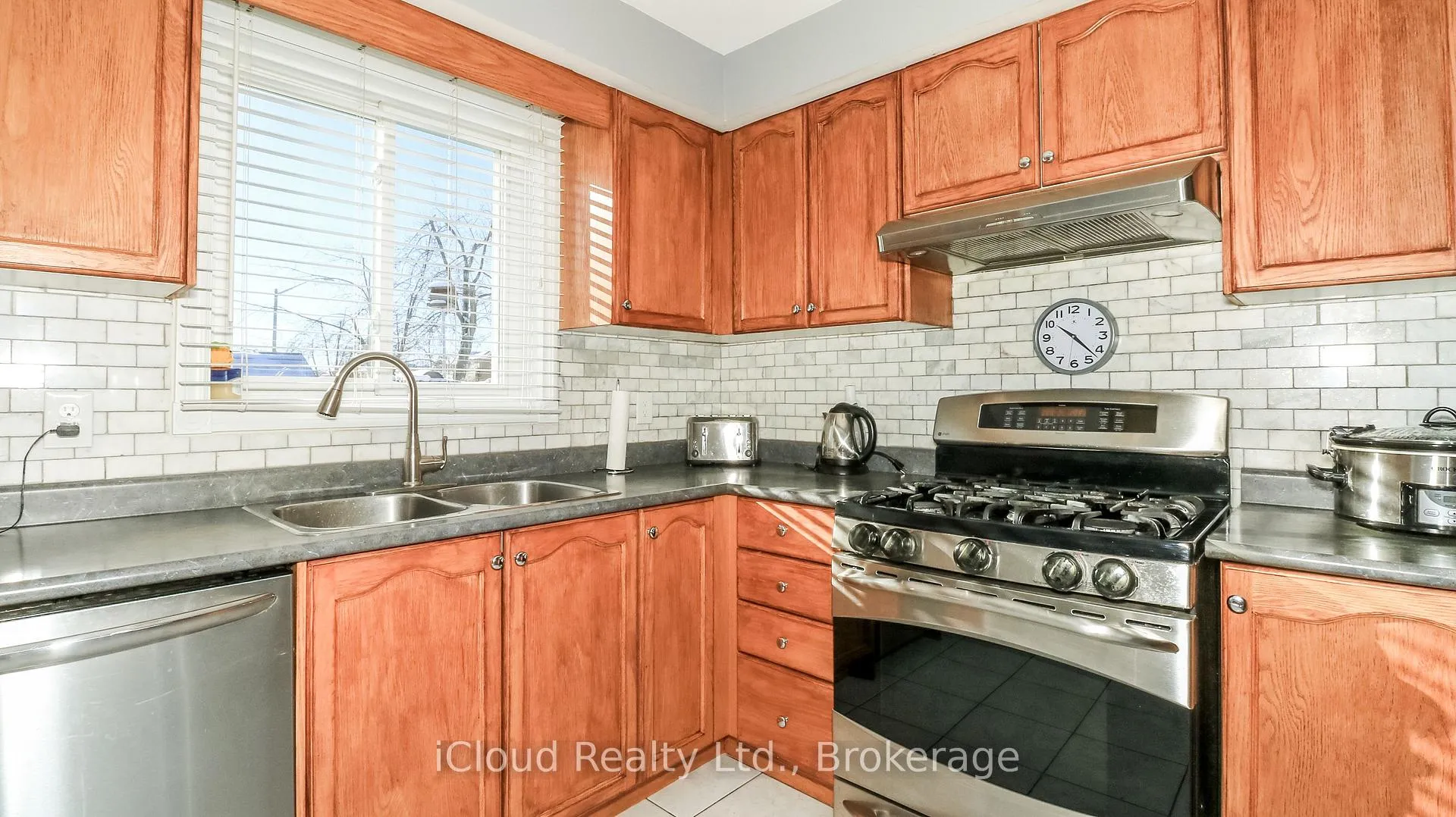 Photo 17 of 9 Timothy Lane S, Barrie, Holly — HOMEH