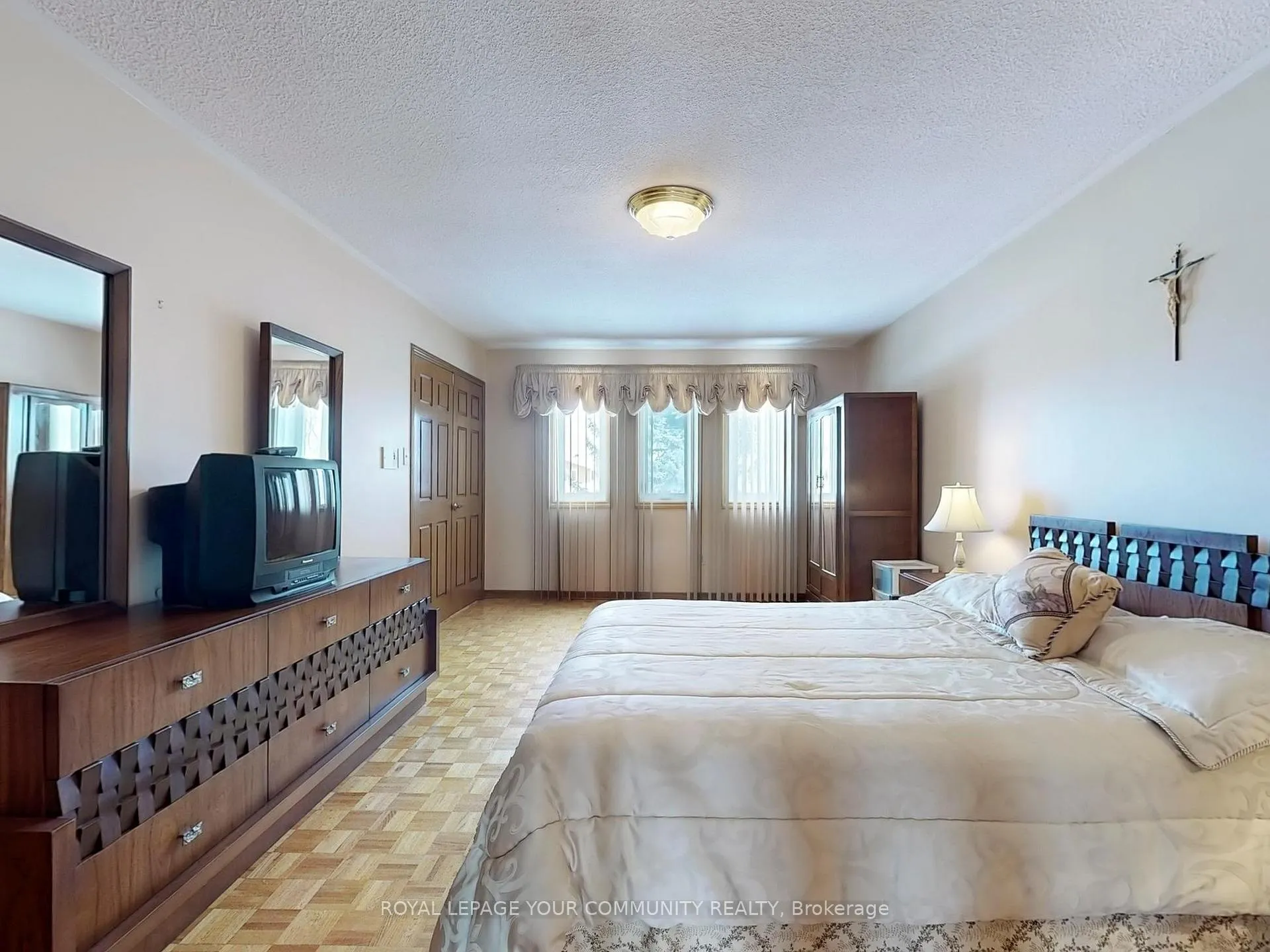 Photo 16 of 211 Torii Street S, Vaughan, East Woodbridge — HOMEH