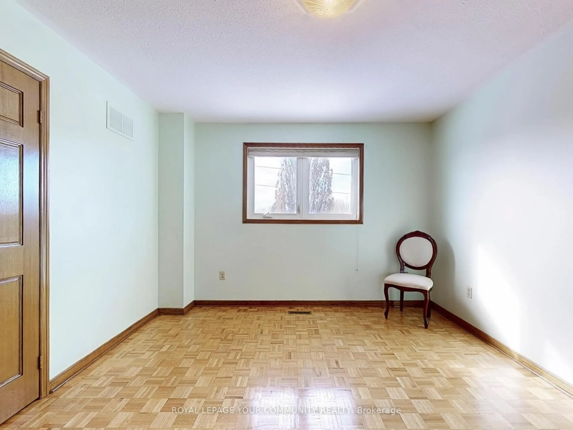 Photo 23 of 211 Torii Street S, Vaughan, East Woodbridge — HOMEH