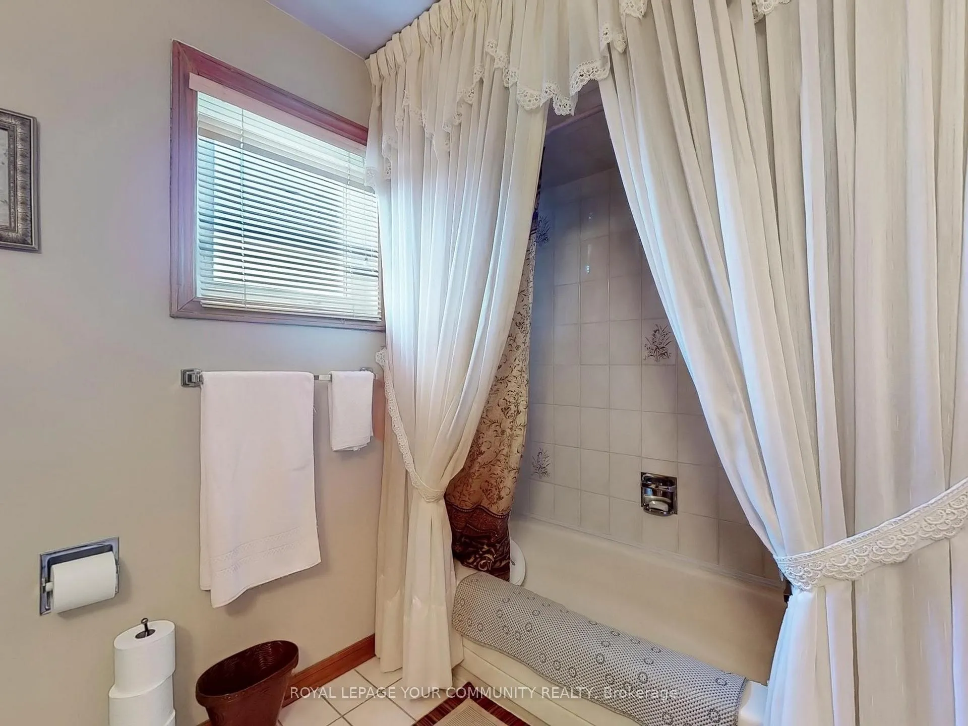 Photo 27 of 211 Torii Street S, Vaughan, East Woodbridge — HOMEH
