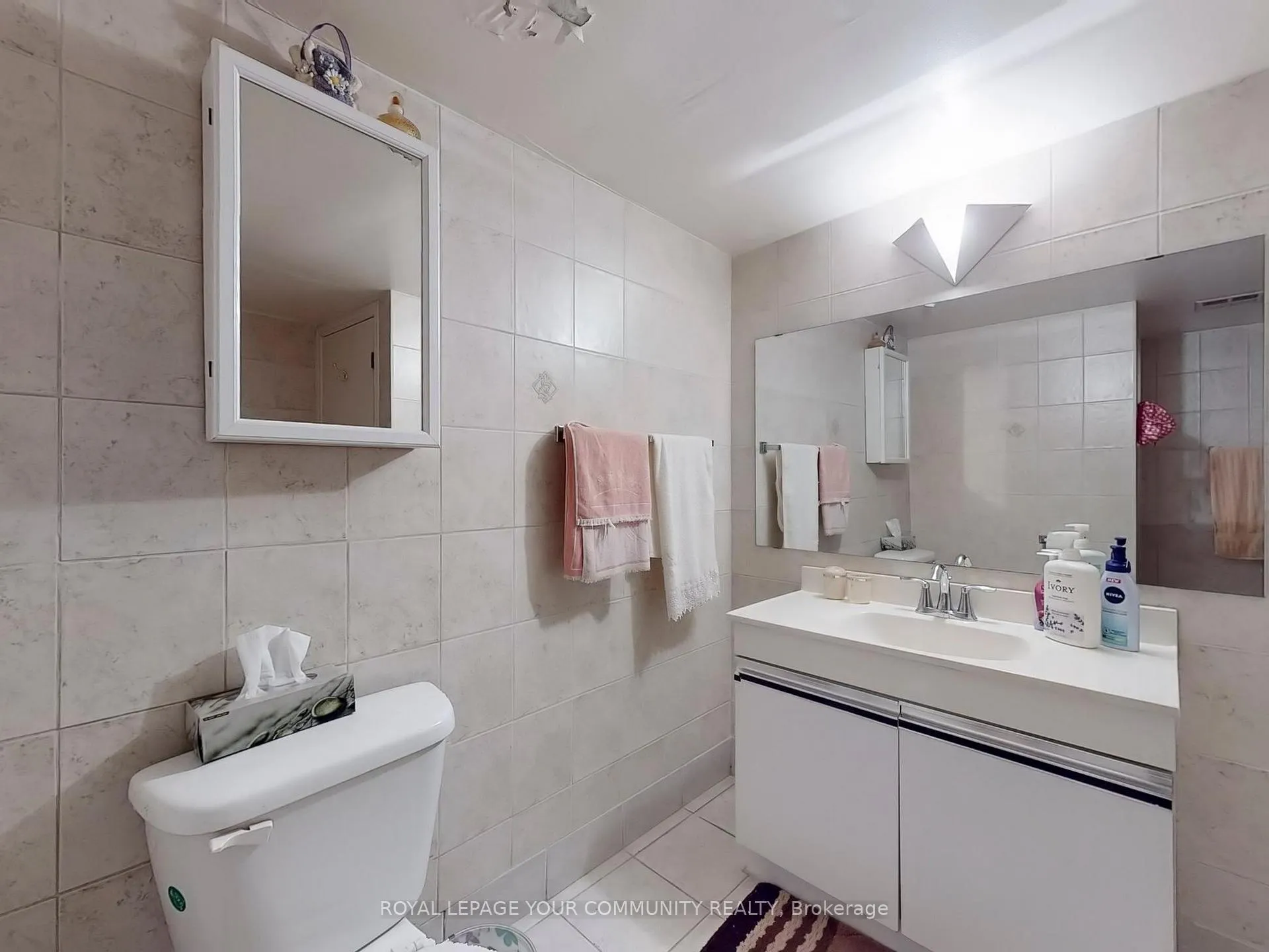 Photo 33 of 211 Torii Street S, Vaughan, East Woodbridge — HOMEH